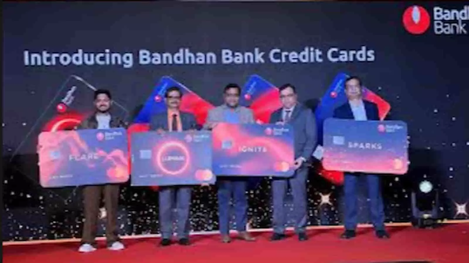 बंधन बैंक के अधिकारियों द्वारा चंडीगढ़ में नए क्रेडिट कार्ड लॉन्च करने की तस्वीर। बंधन बैंक के अधिकारियों द्वारा चंडीगढ़ में नए क्रेडिट कार्ड लॉन्च करने की तस्वीर।