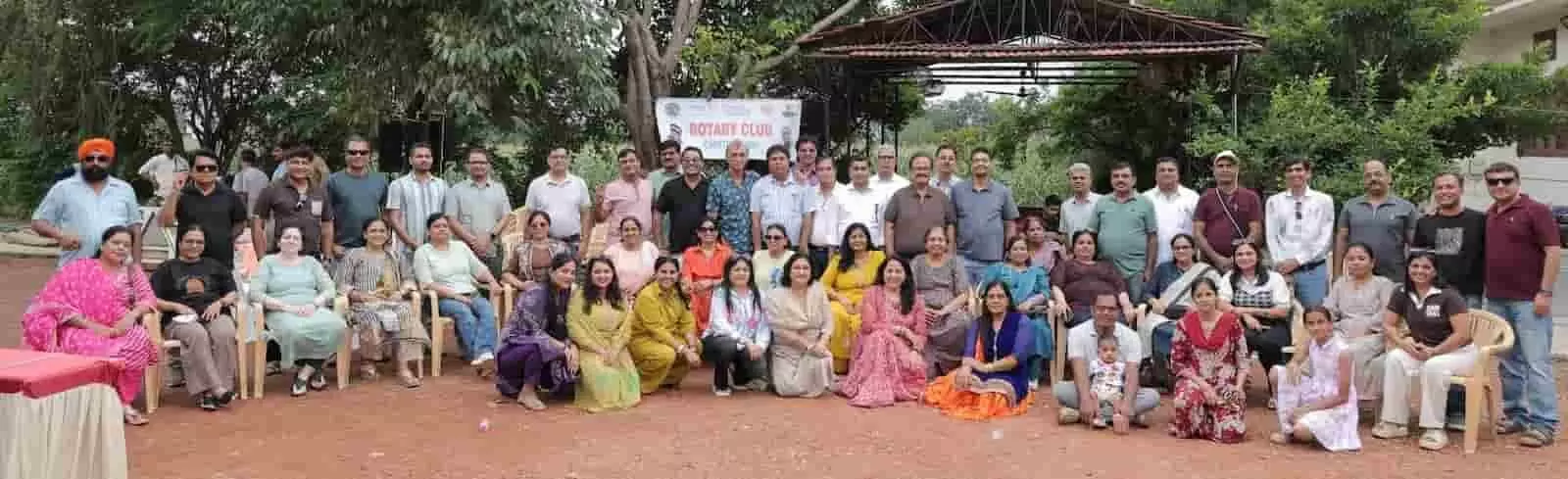 तस्वीर में चित्तौड़गढ़ में रोटरी क्लब के फेलोशिप कार्यक्रम और पिकनिक में शामिल सदस्य नजर आ रहे हैं। तस्वीर में चित्तौड़गढ़ में रोटरी क्लब के फेलोशिप कार्यक्रम और पिकनिक में शामिल सदस्य नजर आ रहे हैं।