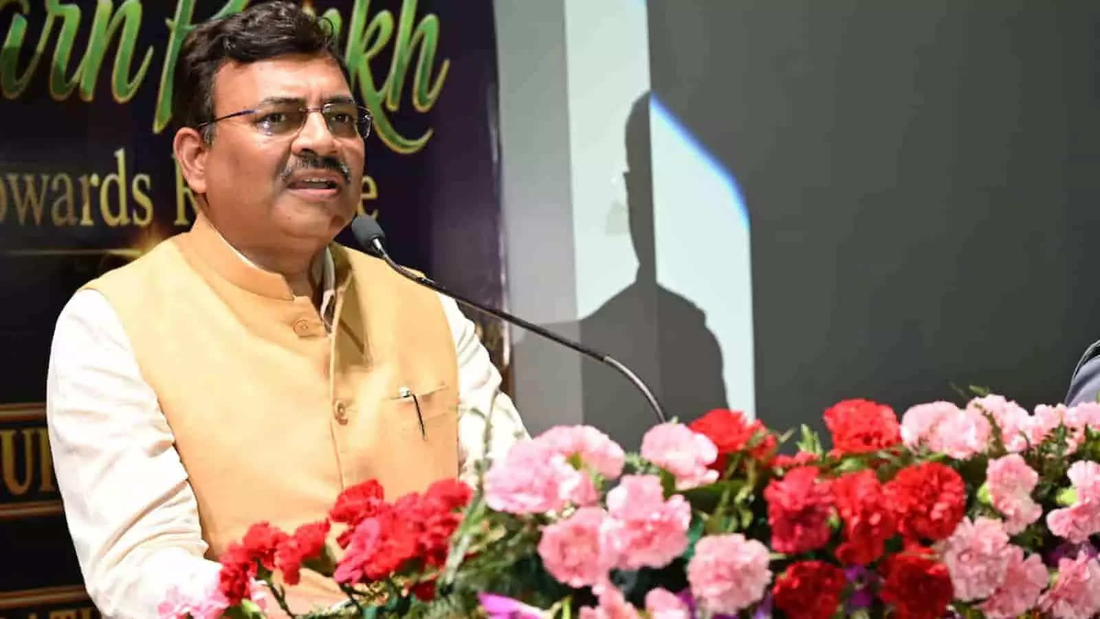 मुख्य सचिव आनंद वर्द्धन हरिद्वार में डीपीएस रानीपुर के स्वर्ण जयंती समारोह को संबोधित कर रहे हैं। मुख्य सचिव आनंद वर्द्धन हरिद्वार में डीपीएस रानीपुर के स्वर्ण जयंती समारोह को संबोधित कर रहे हैं।