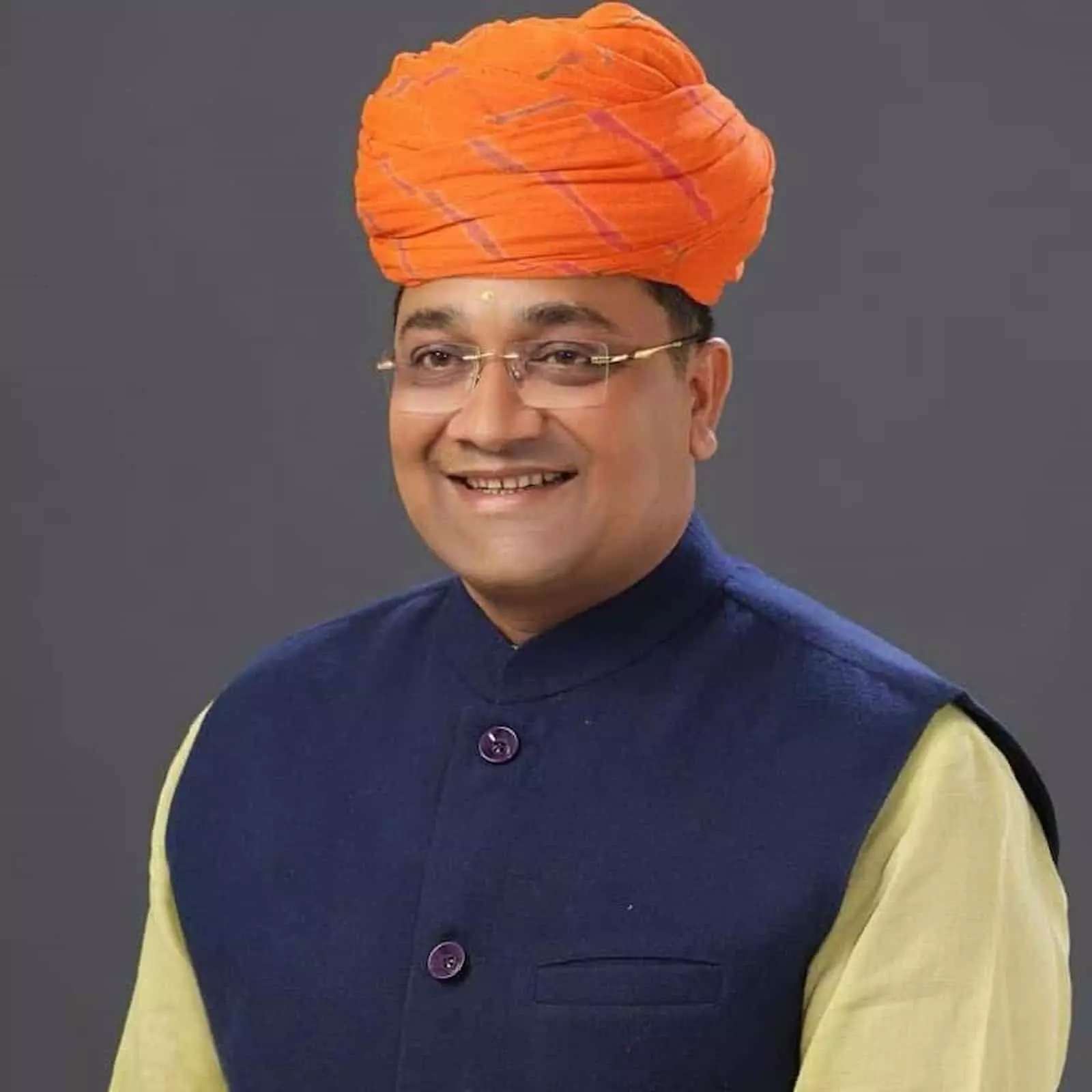 तस्वीर में दिख रही शख्सियत भाजपा प्रदेश उपाध्यक्ष छगन माहुर हैं, जो साफा पहनकर मुस्कुरा रहे हैं। तस्वीर में दिख रही शख्सियत भाजपा प्रदेश उपाध्यक्ष छगन माहुर हैं, जो साफा पहनकर मुस्कुरा रहे हैं।