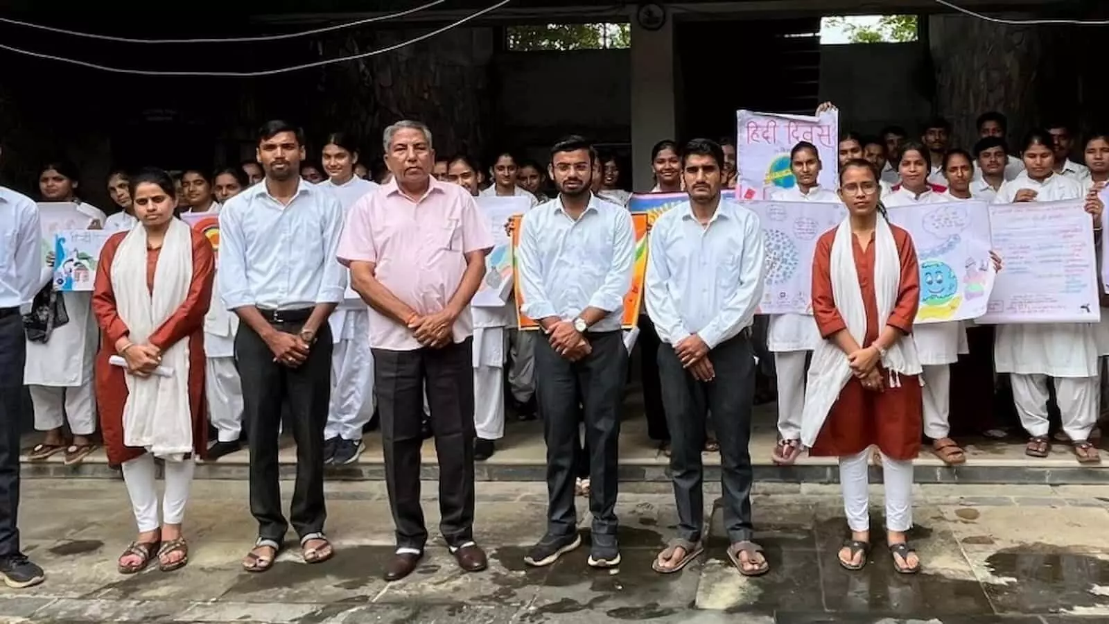 तस्वीर में विद्यार्थी भाषण प्रतियोगिता में शामिल हैं, चित्तौड़गढ़ में दिवेर विजय महोत्सव के संदर्भ में तस्वीर में विद्यार्थी भाषण प्रतियोगिता में शामिल हैं, चित्तौड़गढ़ में दिवेर विजय महोत्सव के संदर्भ में