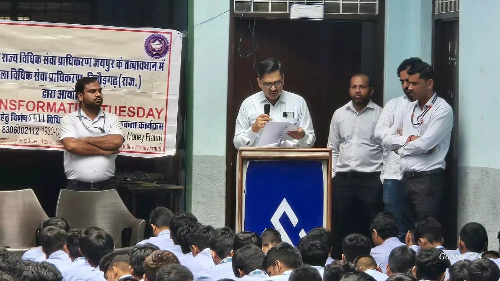 तस्वीर में विद्यार्थी जागरूकता कार्यक्रम में, चित्तौड़गढ़ विद्यालय में बाल सुरक्षा के संदर्भ में तस्वीर में विद्यार्थी जागरूकता कार्यक्रम में, चित्तौड़गढ़ विद्यालय में बाल सुरक्षा के संदर्भ में