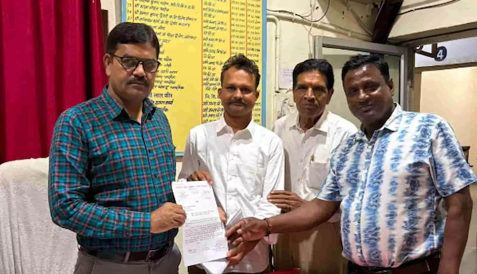 भीलवाड़ा कार्यालय में आरटीई राशि के भुगतान हेतु ज्ञापन सौंपते हुए प्रतिनिधिमंडल के सदस्य। भीलवाड़ा कार्यालय में आरटीई राशि के भुगतान हेतु ज्ञापन सौंपते हुए प्रतिनिधिमंडल के सदस्य।