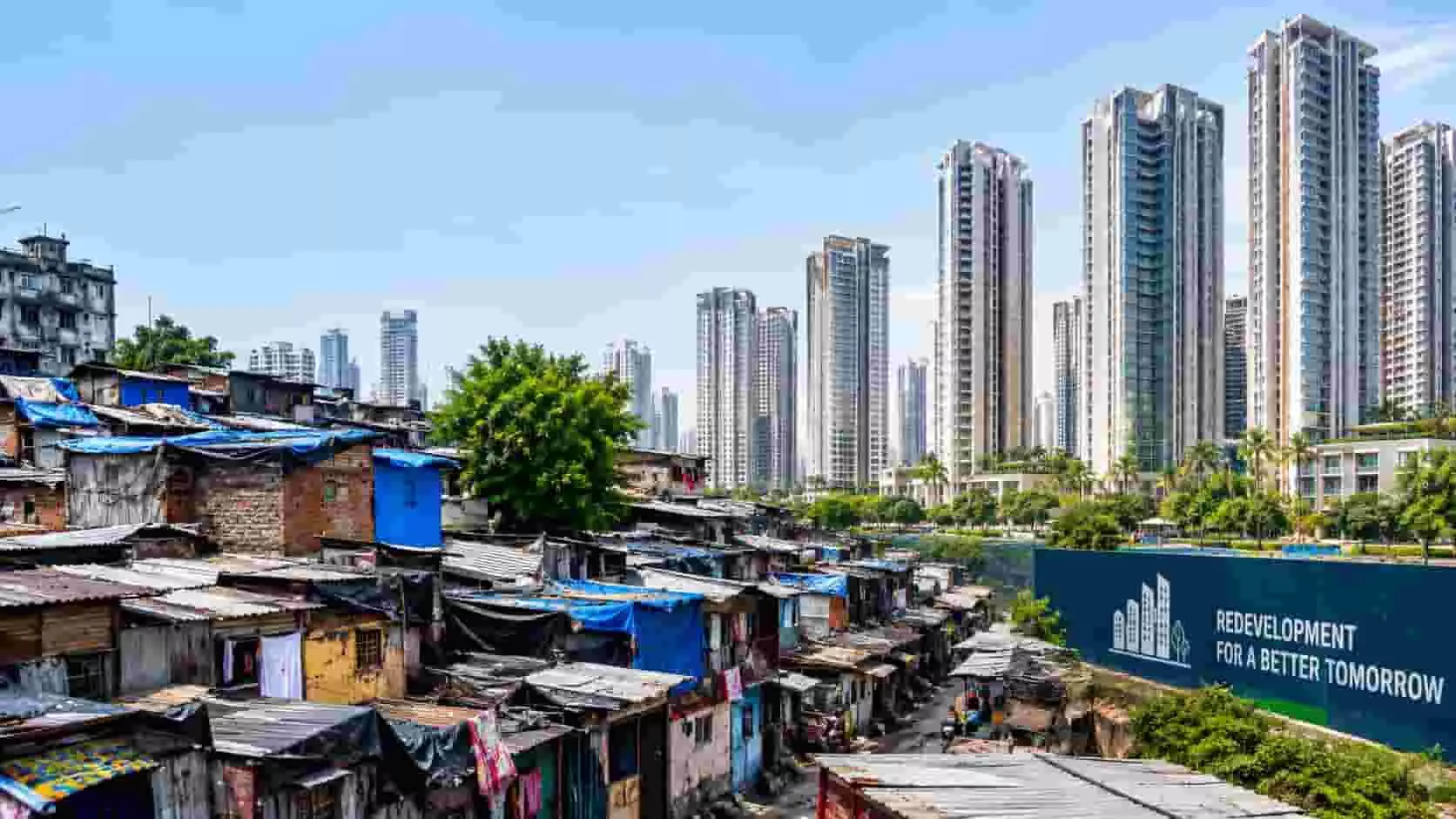 तस्वीर में दिख रही पुरानी बस्ती के पीछे आधुनिक बहुमंजिला इमारतें और पुनर्विकास बोर्ड स्थित है। तस्वीर में दिख रही पुरानी बस्ती के पीछे आधुनिक बहुमंजिला इमारतें और पुनर्विकास बोर्ड स्थित है।
