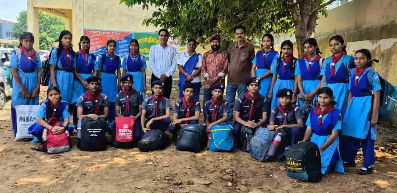 आलनिया प्रशिक्षण केंद्र में स्काउट-गाइड दल. आलनिया प्रशिक्षण केंद्र में स्काउट-गाइड दल.