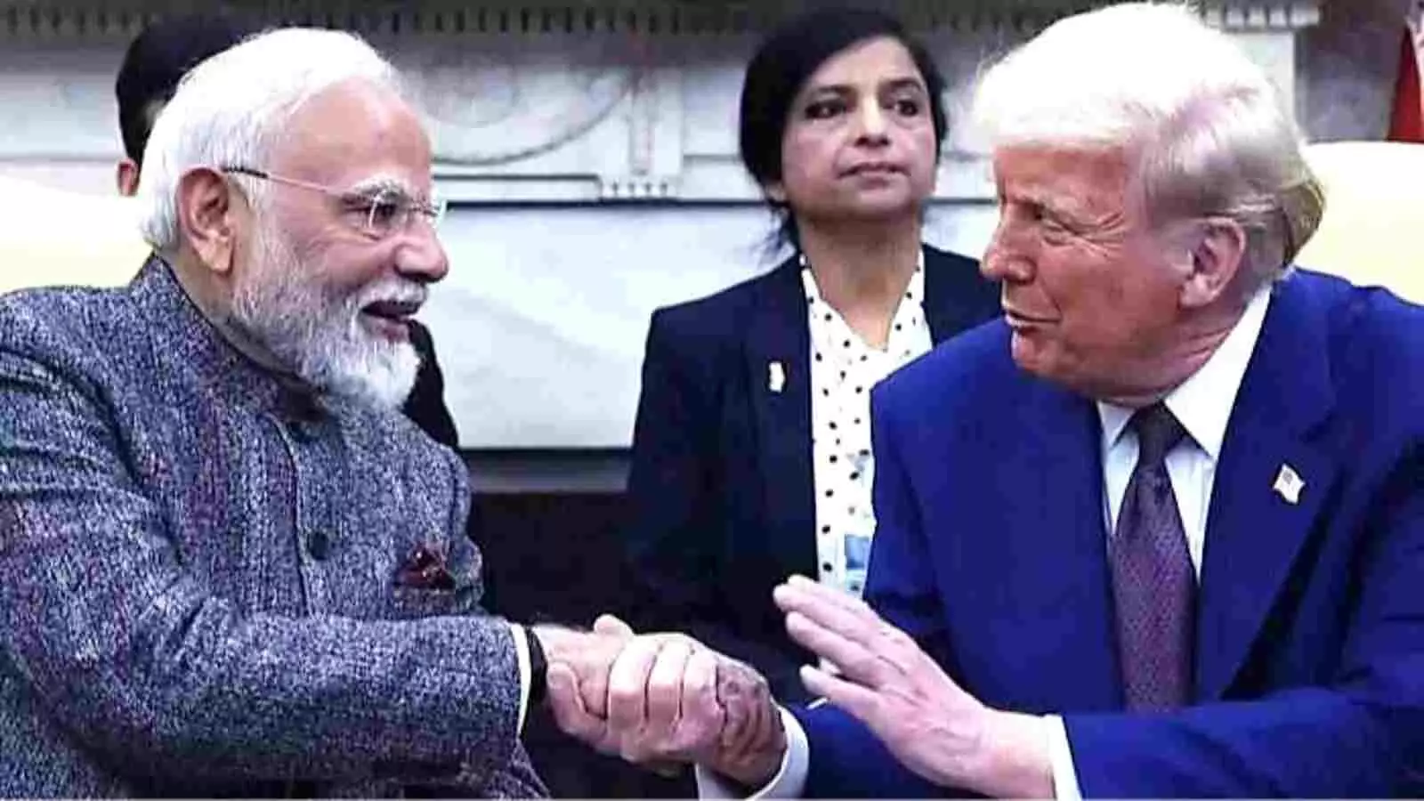 प्रधानमंत्री नरेंद्र मोदी और अमेरिकी राष्ट्रपति डोनाल्ड ट्रंप द्विपक्षीय बैठकों और G20 शिखर सम्मेलन के संदर्भ में। प्रधानमंत्री नरेंद्र मोदी और अमेरिकी राष्ट्रपति डोनाल्ड ट्रंप द्विपक्षीय बैठकों और G20 शिखर सम्मेलन के संदर्भ में।