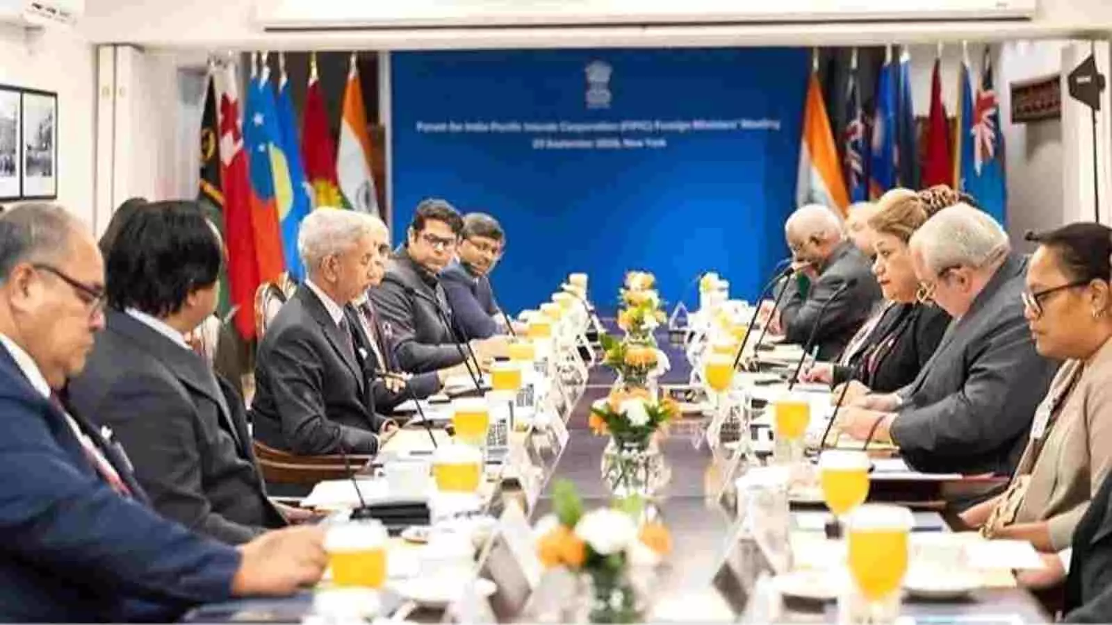 न्यूयॉर्क में आयोजित FIPIC विदेश मंत्रियों की बैठक में शामिल हुए विदेश मंत्री एस जयशंकर और विभिन्न देशों के प्रतिनिधि। न्यूयॉर्क में आयोजित FIPIC विदेश मंत्रियों की बैठक में शामिल हुए विदेश मंत्री एस जयशंकर और विभिन्न देशों के प्रतिनिधि।