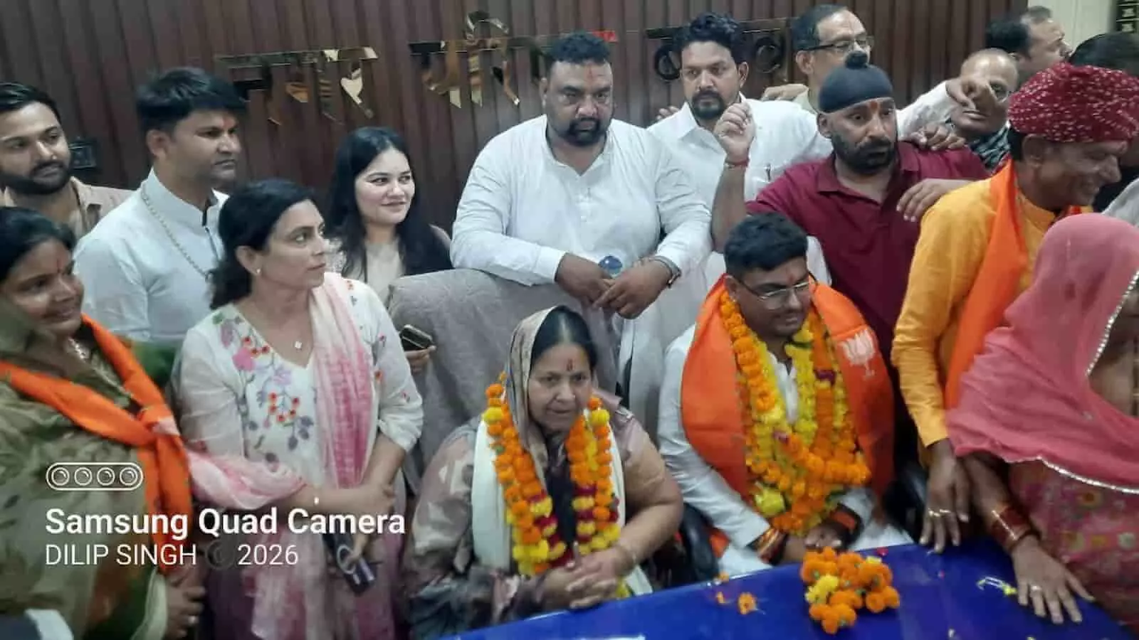 ब्यावर नगर परिषद कार्यालय में नव निर्वाचित सभापति पुष्पा बल्दुआ और उप सभापति। ब्यावर नगर परिषद कार्यालय में नव निर्वाचित सभापति पुष्पा बल्दुआ और उप सभापति।