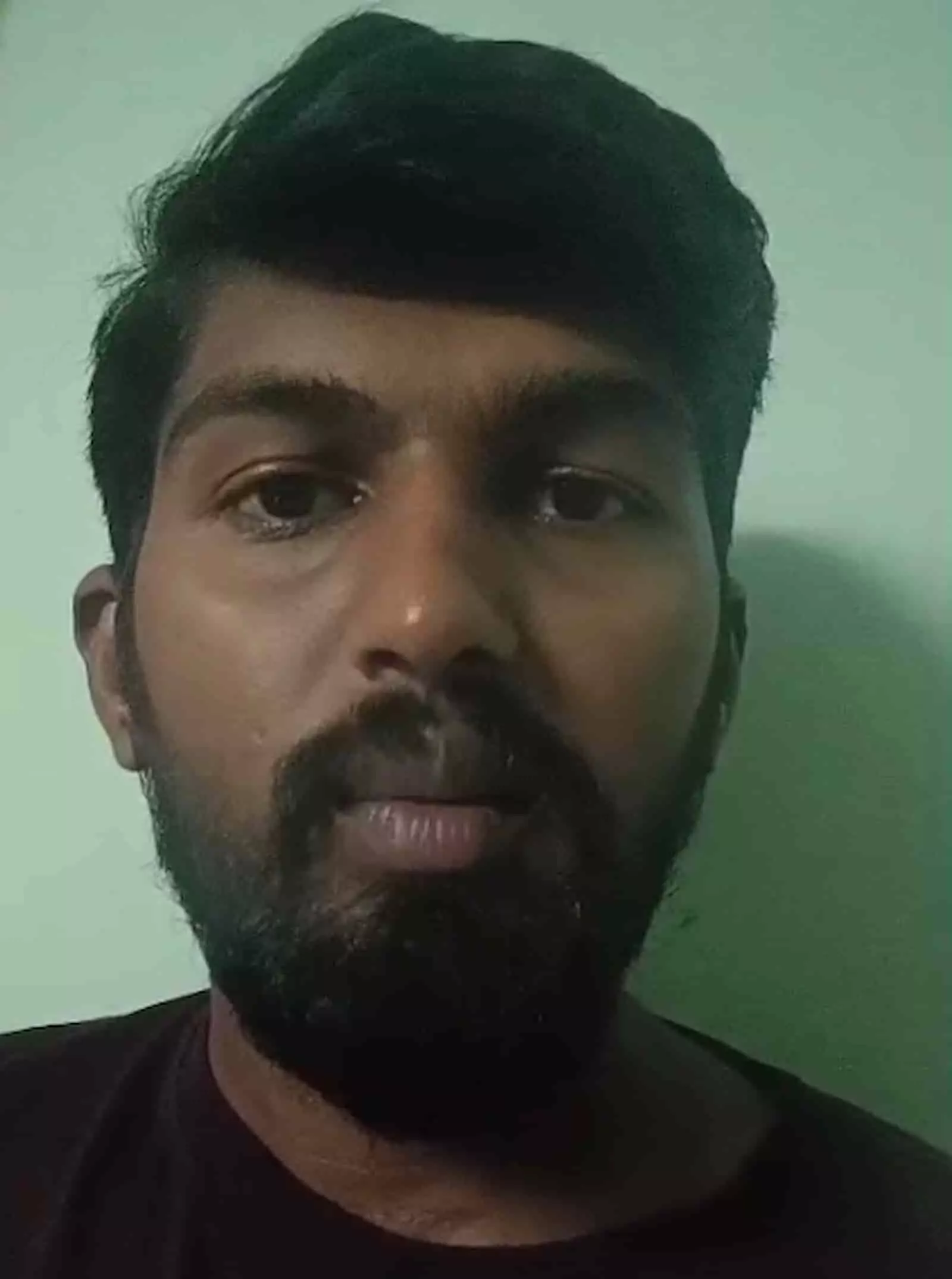 तस्वीर में एक युवा छात्र नजर आ रहा है जो बरेली पुलिस द्वारा पैसे वापस मिलने के बाद वीडियो संदेश भेज रहा है। तस्वीर में एक युवा छात्र नजर आ रहा है जो बरेली पुलिस द्वारा पैसे वापस मिलने के बाद वीडियो संदेश भेज रहा है।