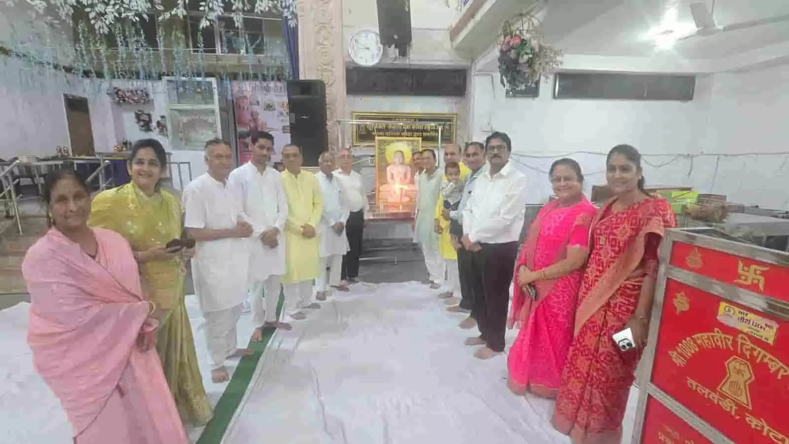 तस्वीर में कोटा के जैन मंदिर में आयोजित धार्मिक प्रश्नोत्तरी कार्यक्रम के प्रतिभागी नजर आ रहे हैं। तस्वीर में कोटा के जैन मंदिर में आयोजित धार्मिक प्रश्नोत्तरी कार्यक्रम के प्रतिभागी नजर आ रहे हैं।