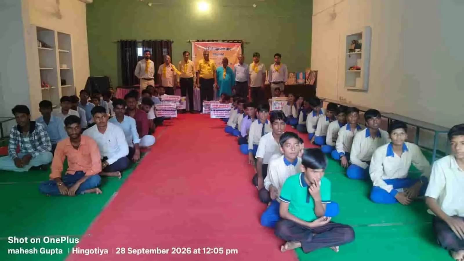तस्वीर में गोविन्दम आईटीआई कॉलेज गंगापुर सिटी में उद्यमिता प्रोत्साहन सम्मेलन के दौरान बैठे छात्र और अतिथि दिख रहे हैं। तस्वीर में गोविन्दम आईटीआई कॉलेज गंगापुर सिटी में उद्यमिता प्रोत्साहन सम्मेलन के दौरान बैठे छात्र और अतिथि दिख रहे हैं।