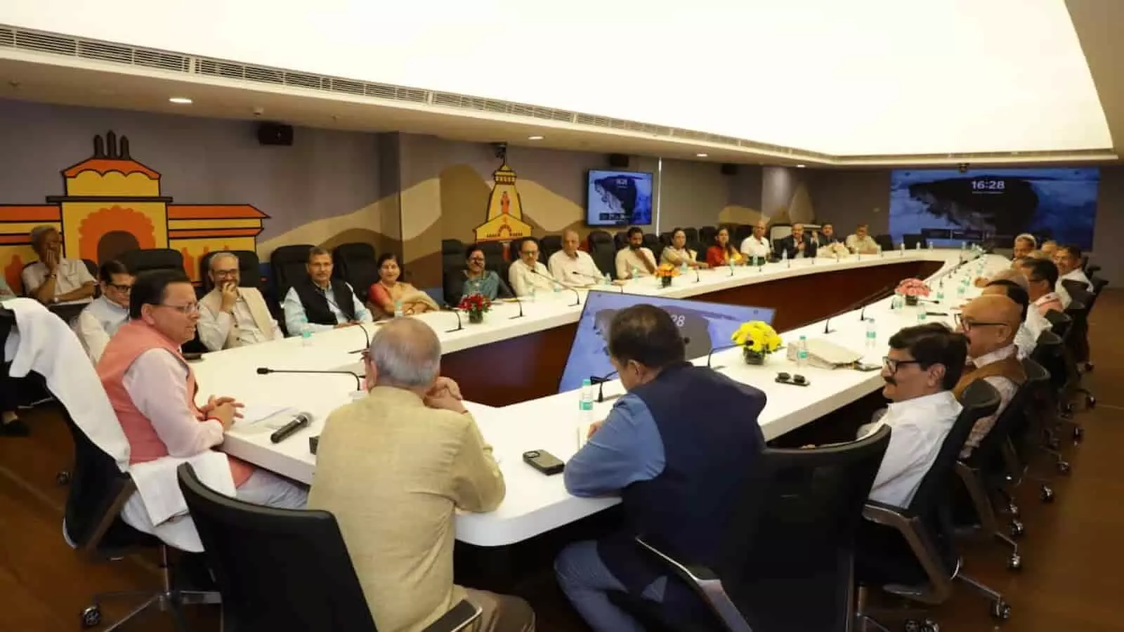 तस्वीर में मुख्यमंत्री पुष्कर सिंह धामी सभागार में उत्तराखंड के प्रवासी प्रबुद्धजनों के साथ संवाद करते दिखे। तस्वीर में मुख्यमंत्री पुष्कर सिंह धामी सभागार में उत्तराखंड के प्रवासी प्रबुद्धजनों के साथ संवाद करते दिखे।