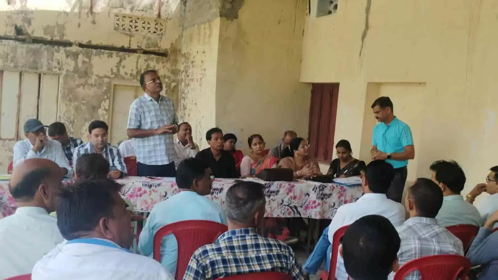 शिक्षा विभाग के अधिकारी सवाई माधोपुर में बास्केटबॉल प्रतियोगिता की तैयारियों को लेकर बैठक कर रहे हैं। शिक्षा विभाग के अधिकारी सवाई माधोपुर में बास्केटबॉल प्रतियोगिता की तैयारियों को लेकर बैठक कर रहे हैं।