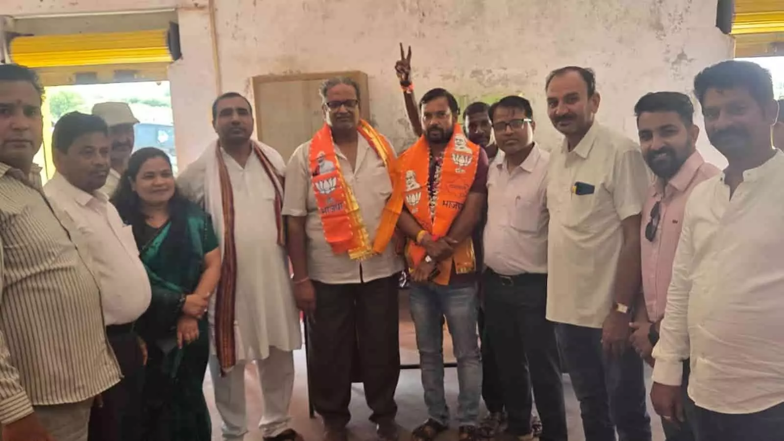 तस्वीर में सलूंबर में सहकारी उपभोक्ता होलसेल भंडार के नवनियुक्त अध्यक्ष और सदस्य नजर आ रहे हैं। तस्वीर में सलूंबर में सहकारी उपभोक्ता होलसेल भंडार के नवनियुक्त अध्यक्ष और सदस्य नजर आ रहे हैं।