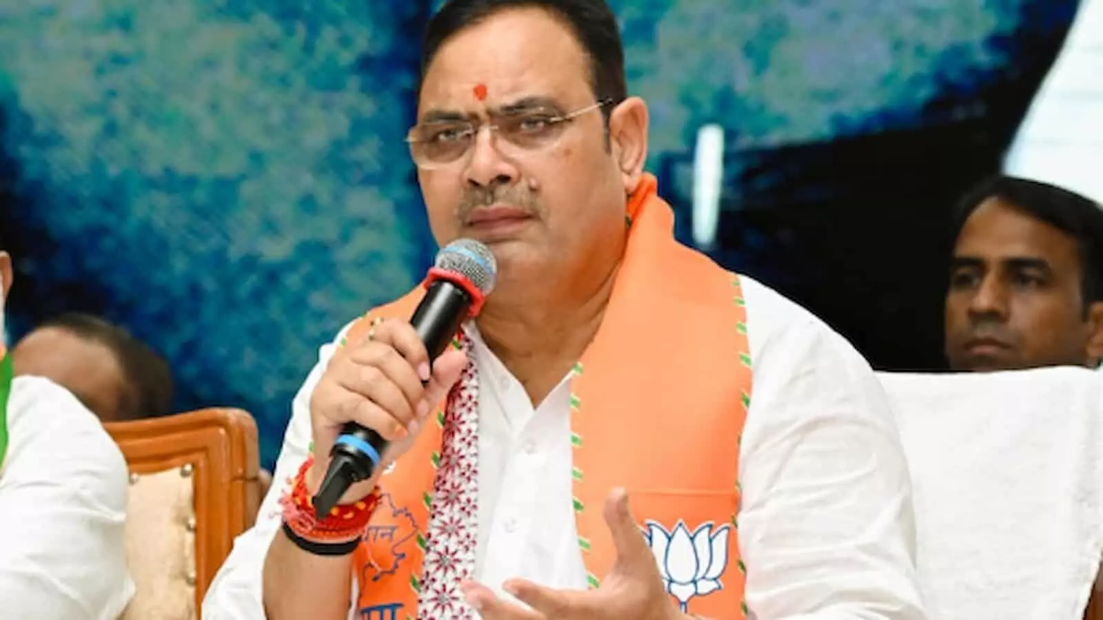मुख्यमंत्री भजनलाल शर्मा कोटा में कार्यक्रम के दौरान माइक से संबोधित कर रहे हैं। मुख्यमंत्री भजनलाल शर्मा कोटा में कार्यक्रम के दौरान माइक से संबोधित कर रहे हैं।