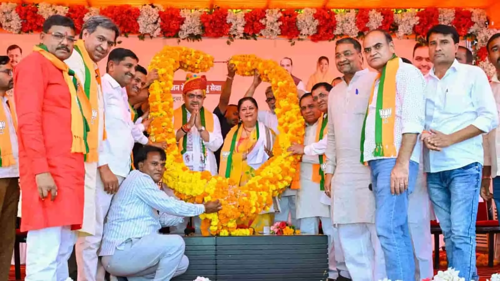 झालावाड़ में आयोजित संगठनात्मक बैठक में मुख्यमंत्री भजनलाल शर्मा और पार्टी कार्यकर्ता। झालावाड़ में आयोजित संगठनात्मक बैठक में मुख्यमंत्री भजनलाल शर्मा और पार्टी कार्यकर्ता।
