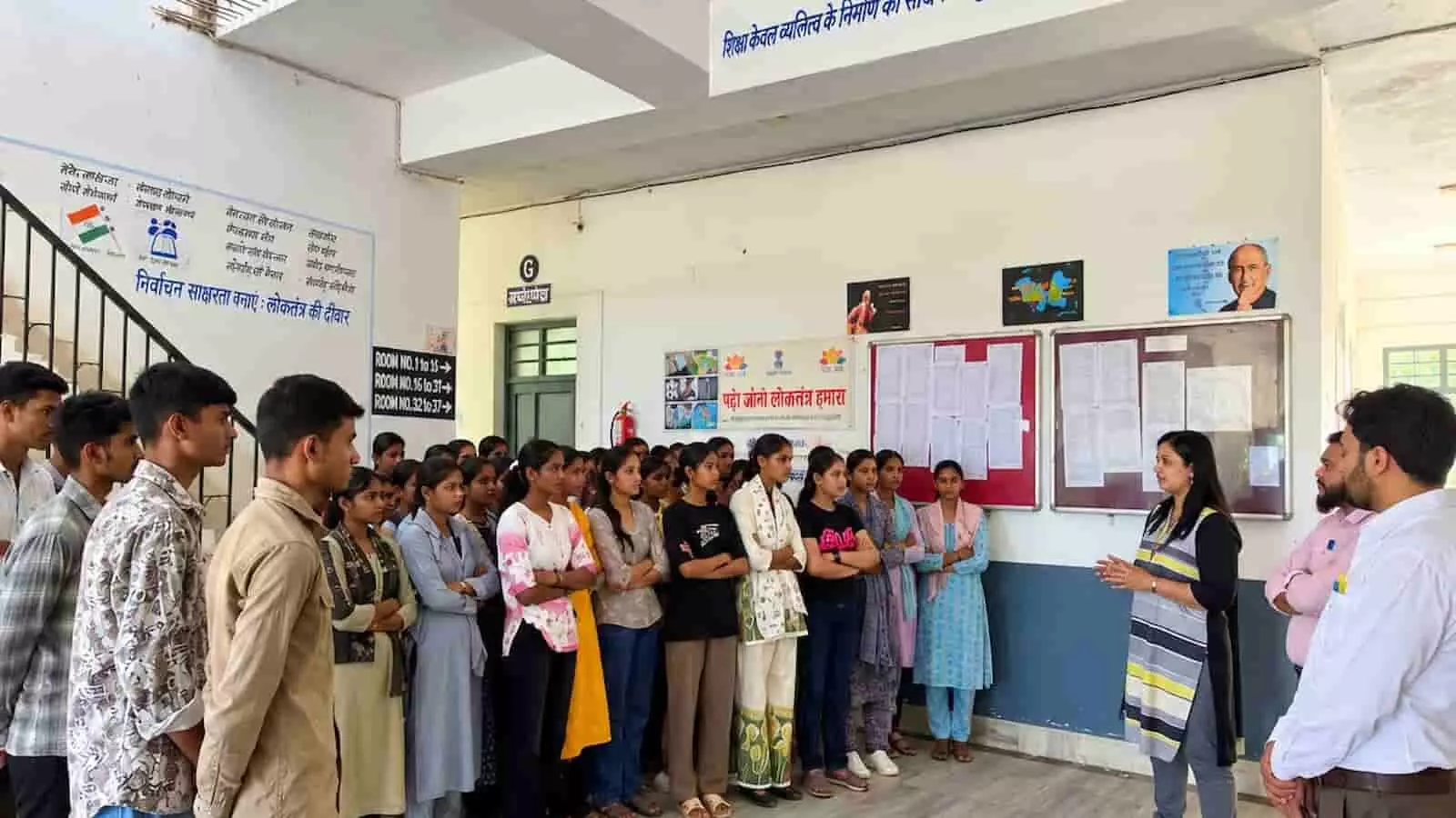 राजकीय महाविद्यालय खेरवाड़ा में विद्यार्थियों को संबोधित करतीं कार्यवाहक प्राचार्य और संकाय सदस्य. राजकीय महाविद्यालय खेरवाड़ा में विद्यार्थियों को संबोधित करतीं कार्यवाहक प्राचार्य और संकाय सदस्य.