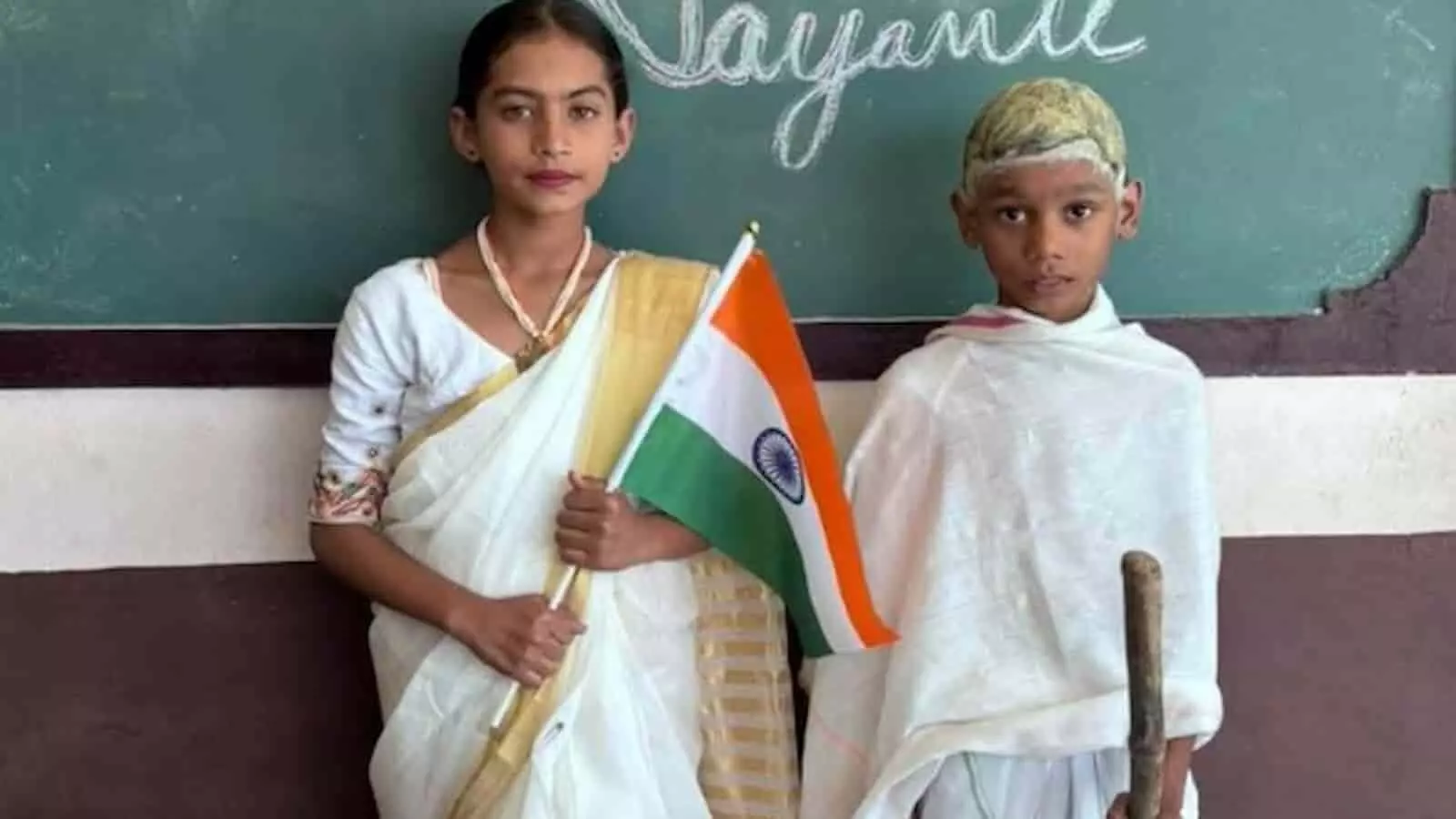 तस्वीर में दयानंद स्कूल पहाड़ा में जयंती कार्यक्रम के दौरान वेशभूषा में नजर आ रहे विद्यार्थी। तस्वीर में दयानंद स्कूल पहाड़ा में जयंती कार्यक्रम के दौरान वेशभूषा में नजर आ रहे विद्यार्थी।