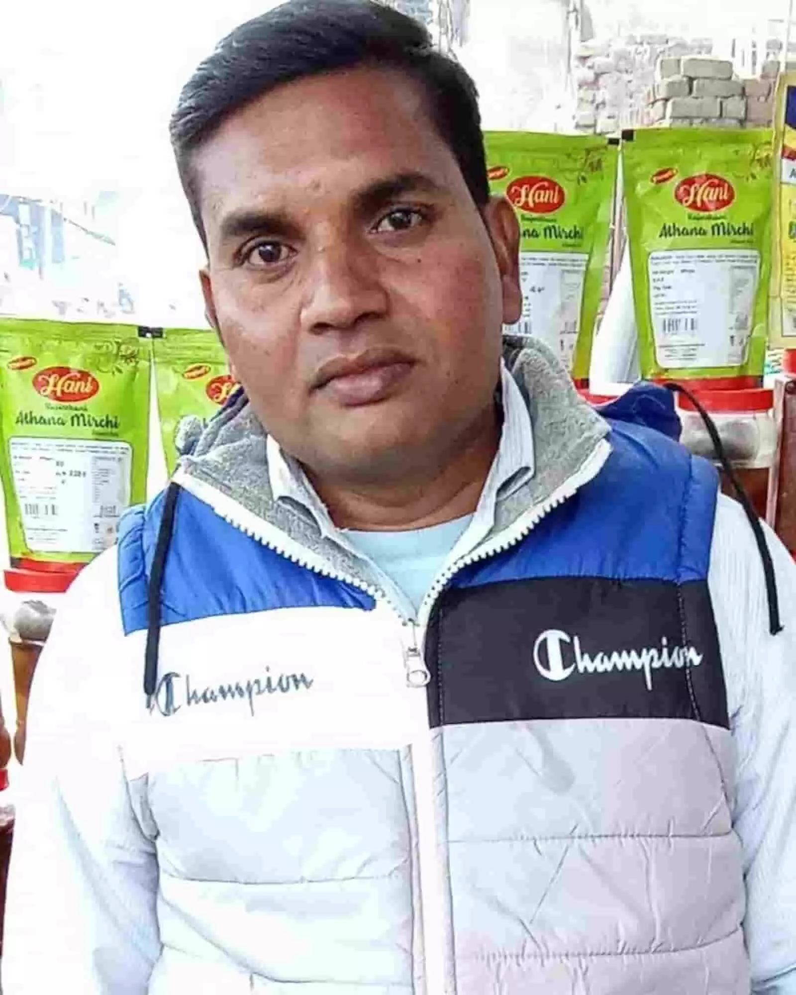तस्वीर में भुसावर ब्लॉक अध्यक्ष नियुक्त हुए रामवीर वाल्मीकि सफेद और नीली जैकेट पहने नजर आ रहे हैं। तस्वीर में भुसावर ब्लॉक अध्यक्ष नियुक्त हुए रामवीर वाल्मीकि सफेद और नीली जैकेट पहने नजर आ रहे हैं।