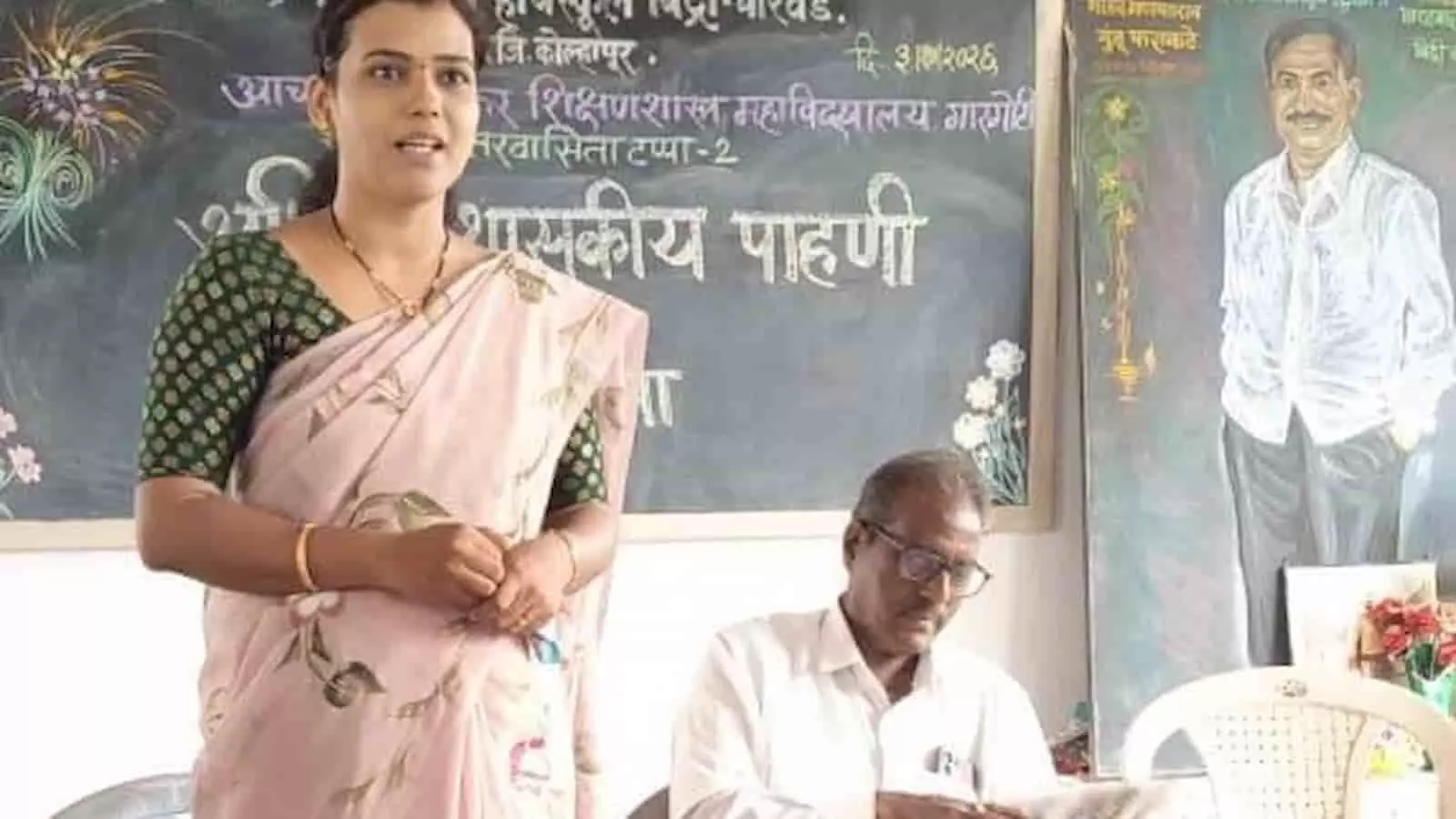 तस्वीर में भारतमाता हाईस्कूल बिद्री में आयोजित कार्यक्रम के दौरान बोलती हुई केंद्रप्रमुख प्रीती पाटील दिख रही हैं। तस्वीर में भारतमाता हाईस्कूल बिद्री में आयोजित कार्यक्रम के दौरान बोलती हुई केंद्रप्रमुख प्रीती पाटील दिख रही हैं।