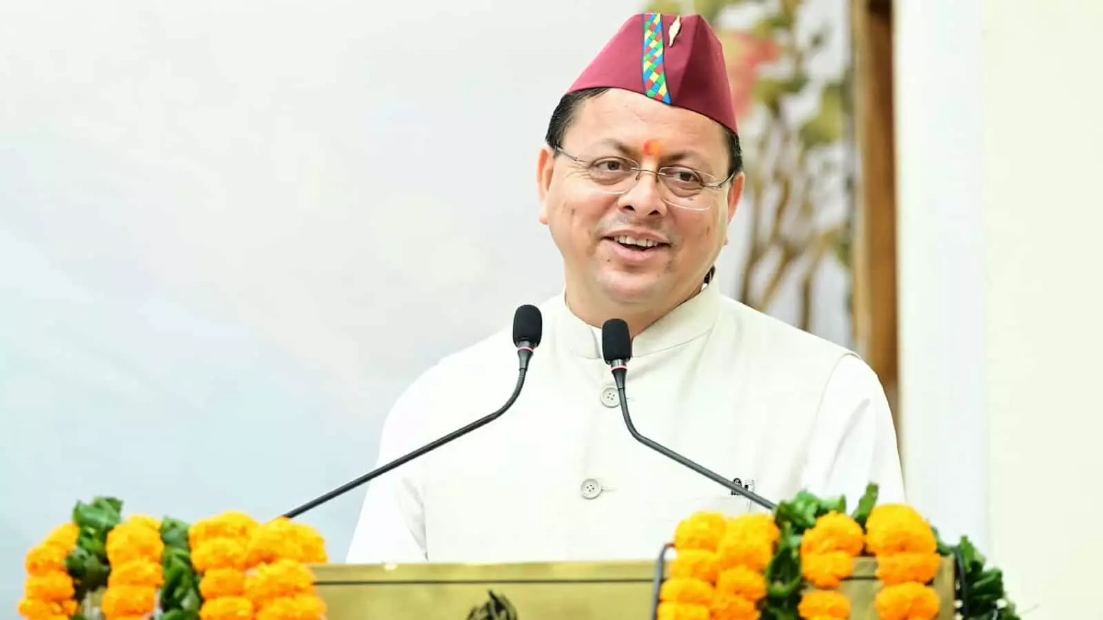 तस्वीर में मुख्यमंत्री पुष्कर सिंह धामी देहरादून में आयोजित कार्यक्रम में मंच पर भाषण देते दिख रहे हैं। तस्वीर में मुख्यमंत्री पुष्कर सिंह धामी देहरादून में आयोजित कार्यक्रम में मंच पर भाषण देते दिख रहे हैं।