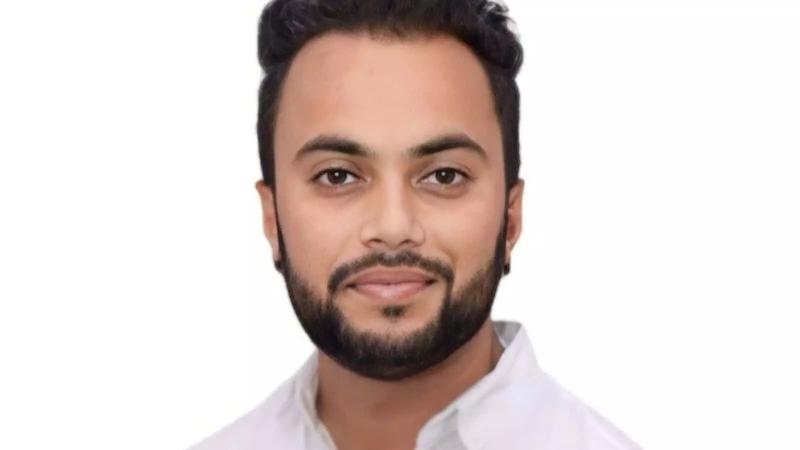 तस्वीर में मनोज बुनकर नजर आ रहे हैं। तस्वीर में मनोज बुनकर नजर आ रहे हैं।