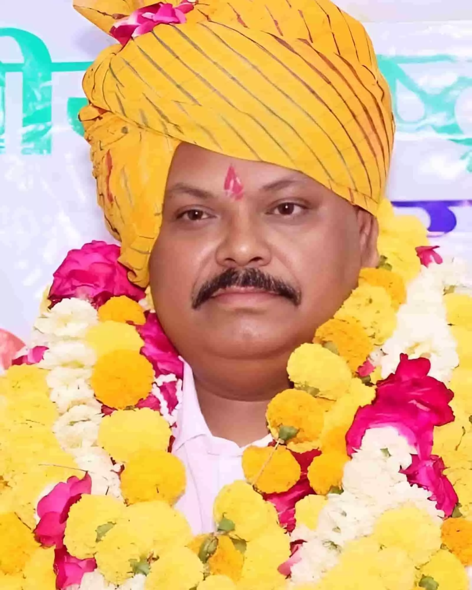 तस्वीर में दिख रहे भारतीय राष्ट्रीय किसान महासभा के राष्ट्रीय अध्यक्ष मनोज दुबे। तस्वीर में दिख रहे भारतीय राष्ट्रीय किसान महासभा के राष्ट्रीय अध्यक्ष मनोज दुबे।