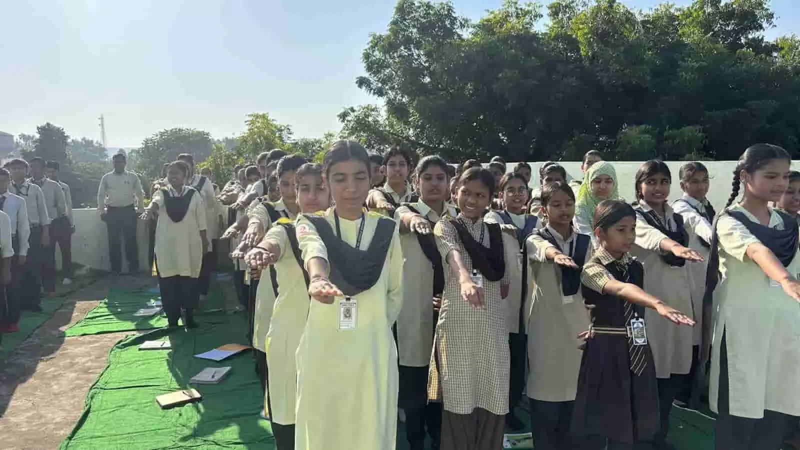 तनाव और नशे से बचाव पर जोर, विद्यार्थियों को सोशल मीडिया के सीमित उपयोग का दिया संदेश तनाव और नशे से बचाव पर जोर, विद्यार्थियों को सोशल मीडिया के सीमित उपयोग का दिया संदेश