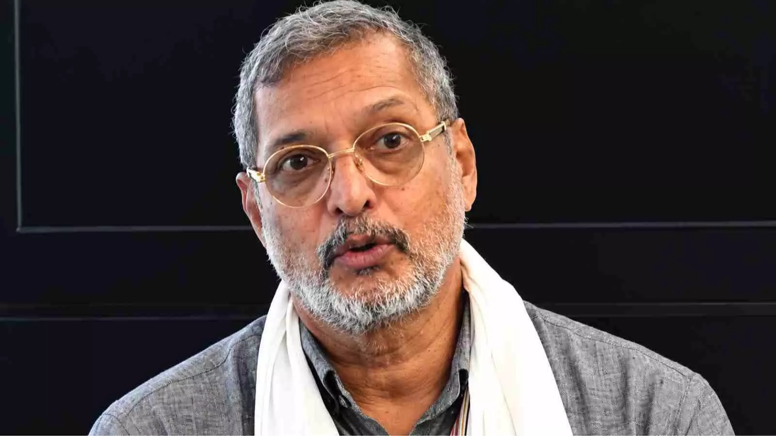 चश्मा पहने और सफेद कुर्ते में अभिनेता नाना पाटेकर की तस्वीर चश्मा पहने और सफेद कुर्ते में अभिनेता नाना पाटेकर की तस्वीर