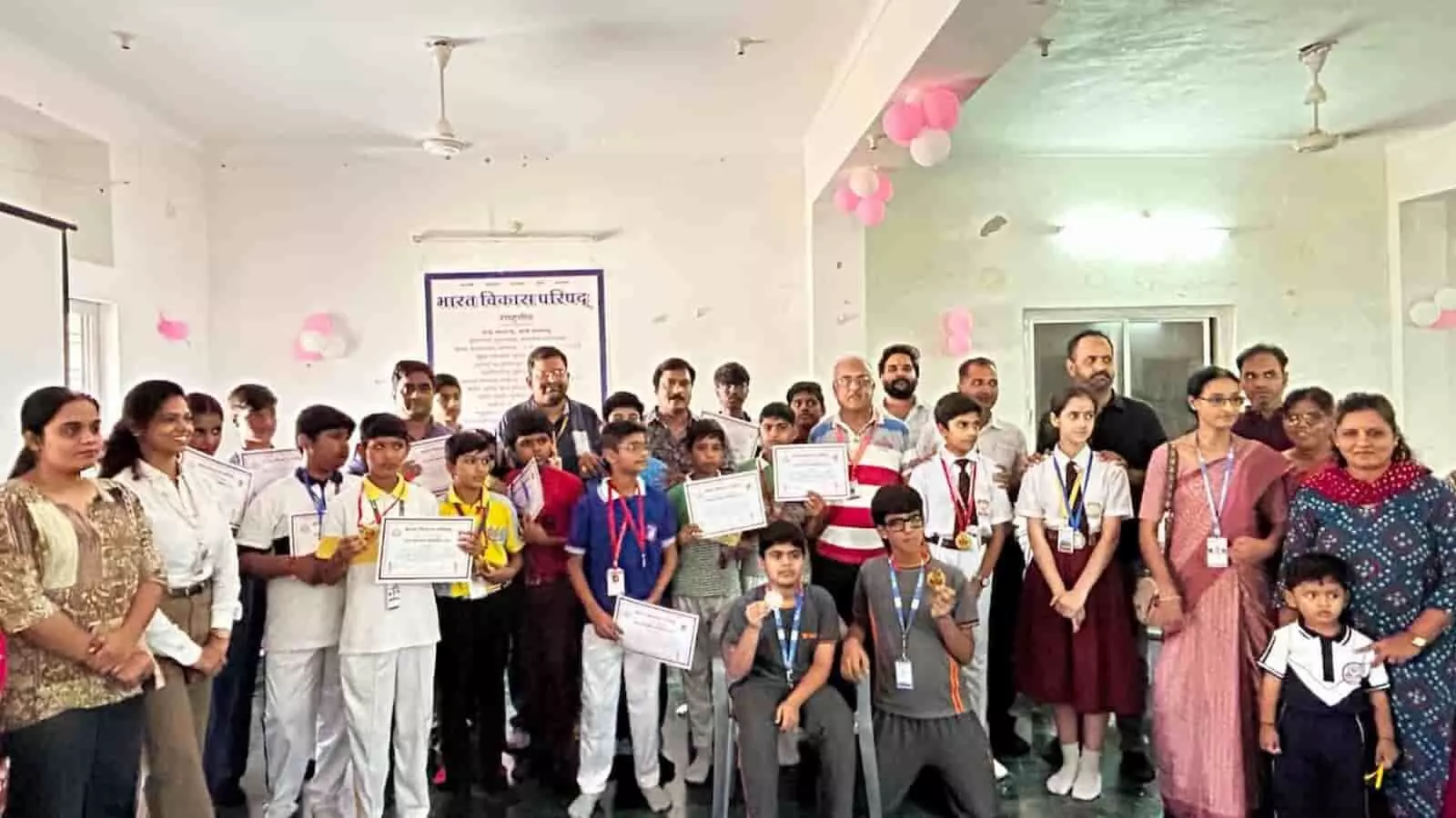 भारत विकास परिषद भवन शास्त्री नगर में भारत को जानो प्रतियोगिता के विजेता विद्यार्थी भारत विकास परिषद भवन शास्त्री नगर में भारत को जानो प्रतियोगिता के विजेता विद्यार्थी