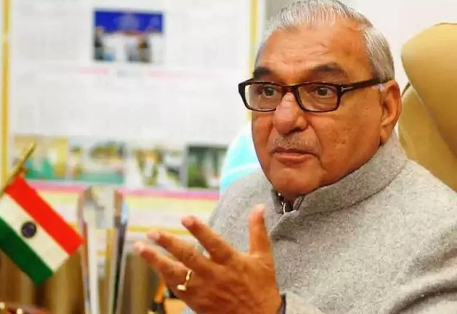 तस्वीर में दिख रहे भूपेंद्र सिंह हुड्डा चश्मा पहनकर बैठकर अपनी बात रखते हुए दिख रहे हैं। तस्वीर में दिख रहे भूपेंद्र सिंह हुड्डा चश्मा पहनकर बैठकर अपनी बात रखते हुए दिख रहे हैं।