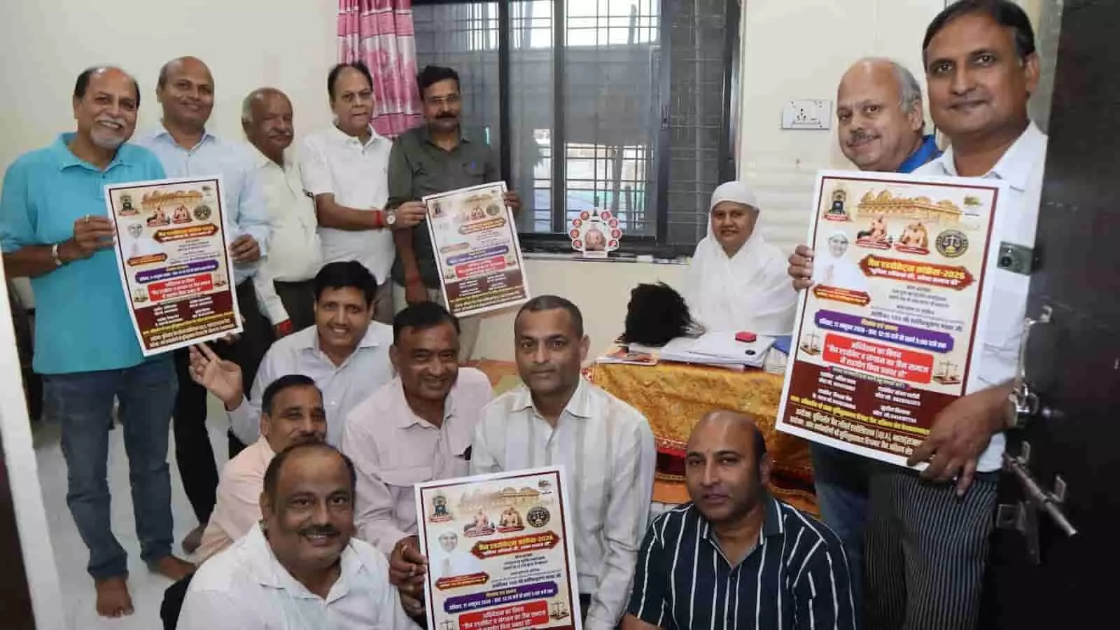 आर्यिका श्री स्वस्तिभूषण माताजी के सानिध्य में जैन एडवोकेट्स कांफ्रेंस के पोस्टर का विमोचन करते सदस्य आर्यिका श्री स्वस्तिभूषण माताजी के सानिध्य में जैन एडवोकेट्स कांफ्रेंस के पोस्टर का विमोचन करते सदस्य