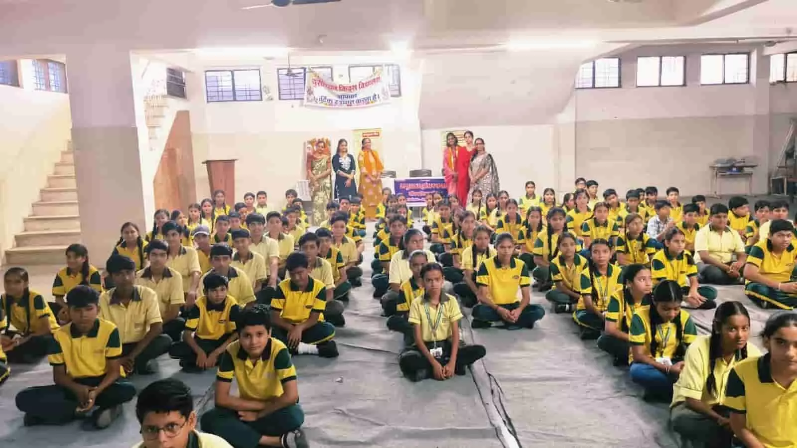 जीवन विज्ञान स्कूल में आयोजित अणुव्रत उद्बोधन सप्ताह कार्यक्रम में भाग लेते छात्र और शिक्षक। जीवन विज्ञान स्कूल में आयोजित अणुव्रत उद्बोधन सप्ताह कार्यक्रम में भाग लेते छात्र और शिक्षक।