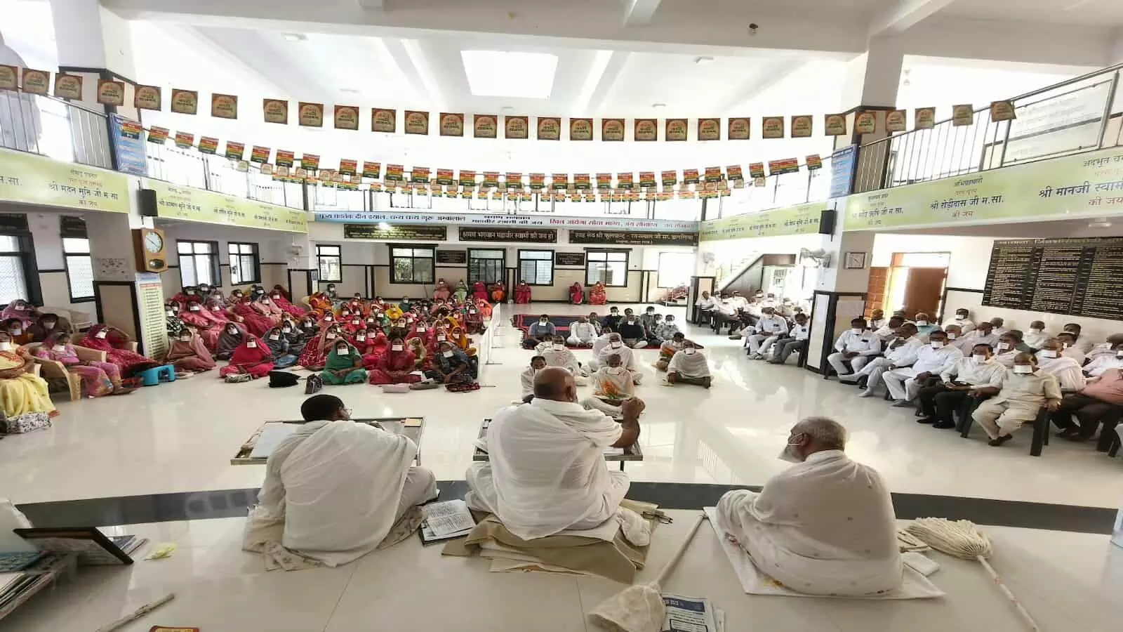 खेरोदा के जैन स्थानक भवन में धर्मसभा को संबोधित करते हुए मेवाड़ प्रवर्तक पूज्य कोमल मुनि महाराज। खेरोदा के जैन स्थानक भवन में धर्मसभा को संबोधित करते हुए मेवाड़ प्रवर्तक पूज्य कोमल मुनि महाराज।