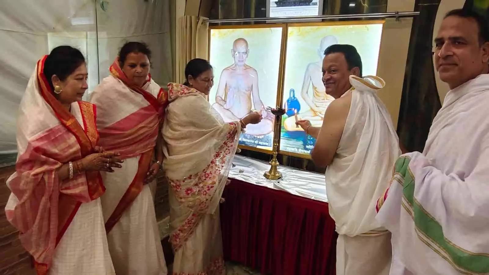 पुण्योदय अतिशय क्षेत्र, दादाबाड़ी नसियां जी, कोटा में मुनि श्री योगसागर जी महाराज के सानिध्य में आयोजित धर्मसभा के दौरान उपस्थित श्रद्धालुगण। पुण्योदय अतिशय क्षेत्र, दादाबाड़ी नसियां जी, कोटा में मुनि श्री योगसागर जी महाराज के सानिध्य में आयोजित धर्मसभा के दौरान उपस्थित श्रद्धालुगण।