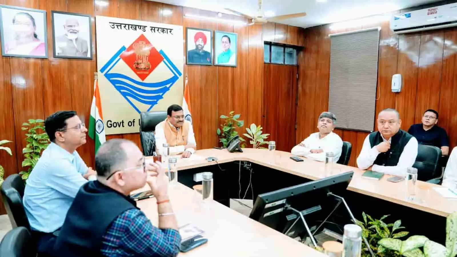 केदारनाथ रोपवे परियोजना की प्रगति की समीक्षा करते मुख्य सचिव आनंद वर्द्धन सचिवालय में। केदारनाथ रोपवे परियोजना की प्रगति की समीक्षा करते मुख्य सचिव आनंद वर्द्धन सचिवालय में।