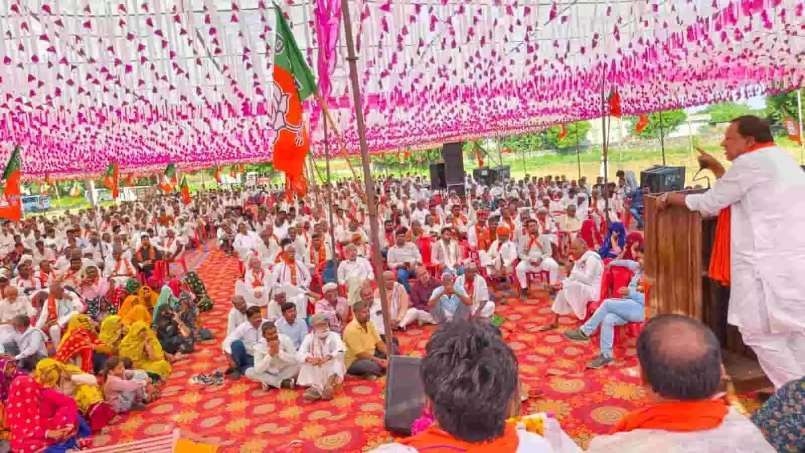 गंगापुर सिटी में पंचायतीराज चुनाव 2026 की तैयारियों को लेकर आयोजित भाजपा कार्यकर्ता सम्मेलन में मौजूद पार्टी पदाधिकारी और कार्यकर्ता। गंगापुर सिटी में पंचायतीराज चुनाव 2026 की तैयारियों को लेकर आयोजित भाजपा कार्यकर्ता सम्मेलन में मौजूद पार्टी पदाधिकारी और कार्यकर्ता।