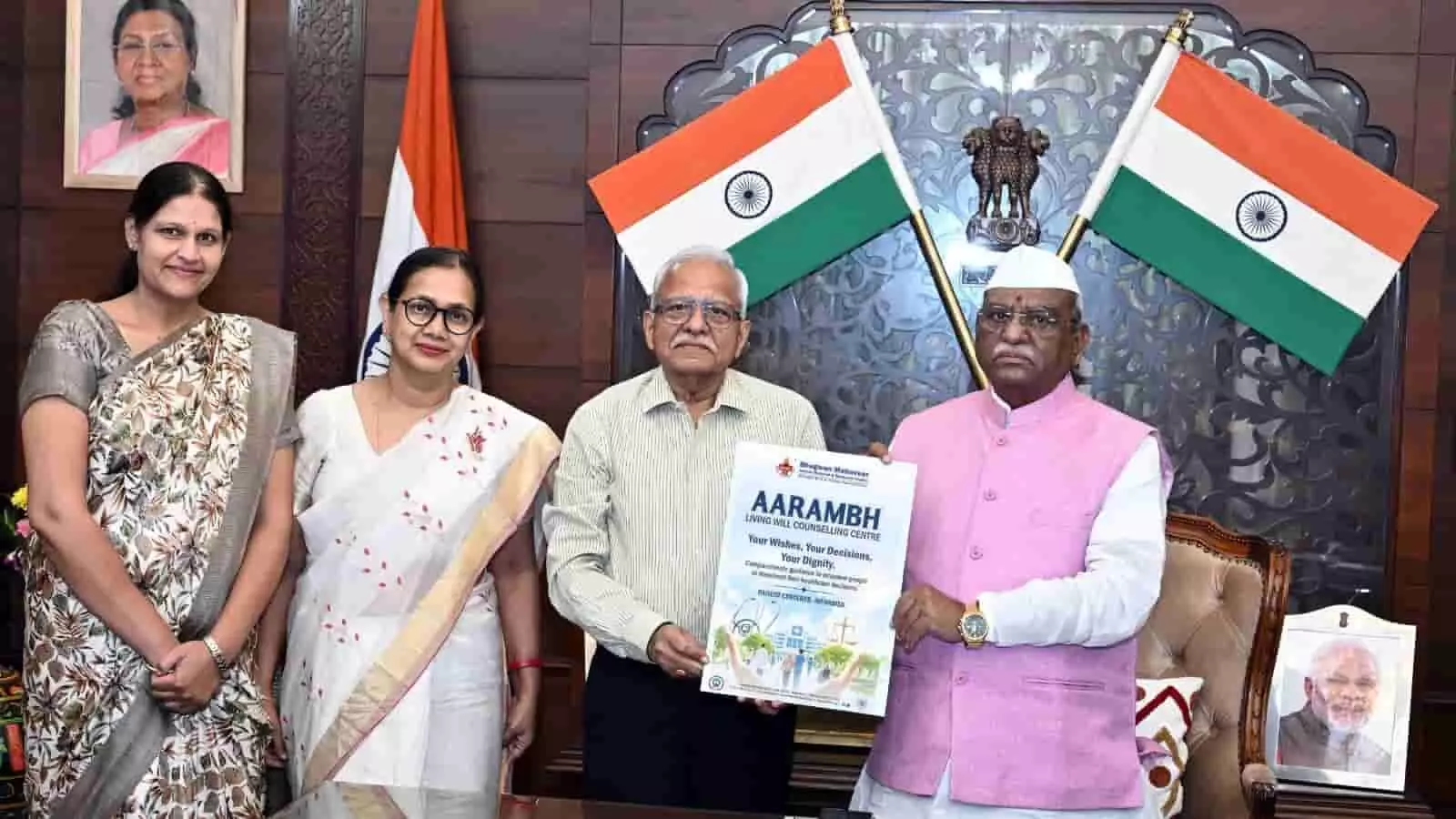 तस्वीर में बाएं से दाएं चार लोग और राज्यपाल हरिभाऊ किसानराव बागडे जयपुर में सेंटर के पोस्टर का विमोचन कर रहे हैं. तस्वीर में बाएं से दाएं चार लोग और राज्यपाल हरिभाऊ किसानराव बागडे जयपुर में सेंटर के पोस्टर का विमोचन कर रहे हैं.