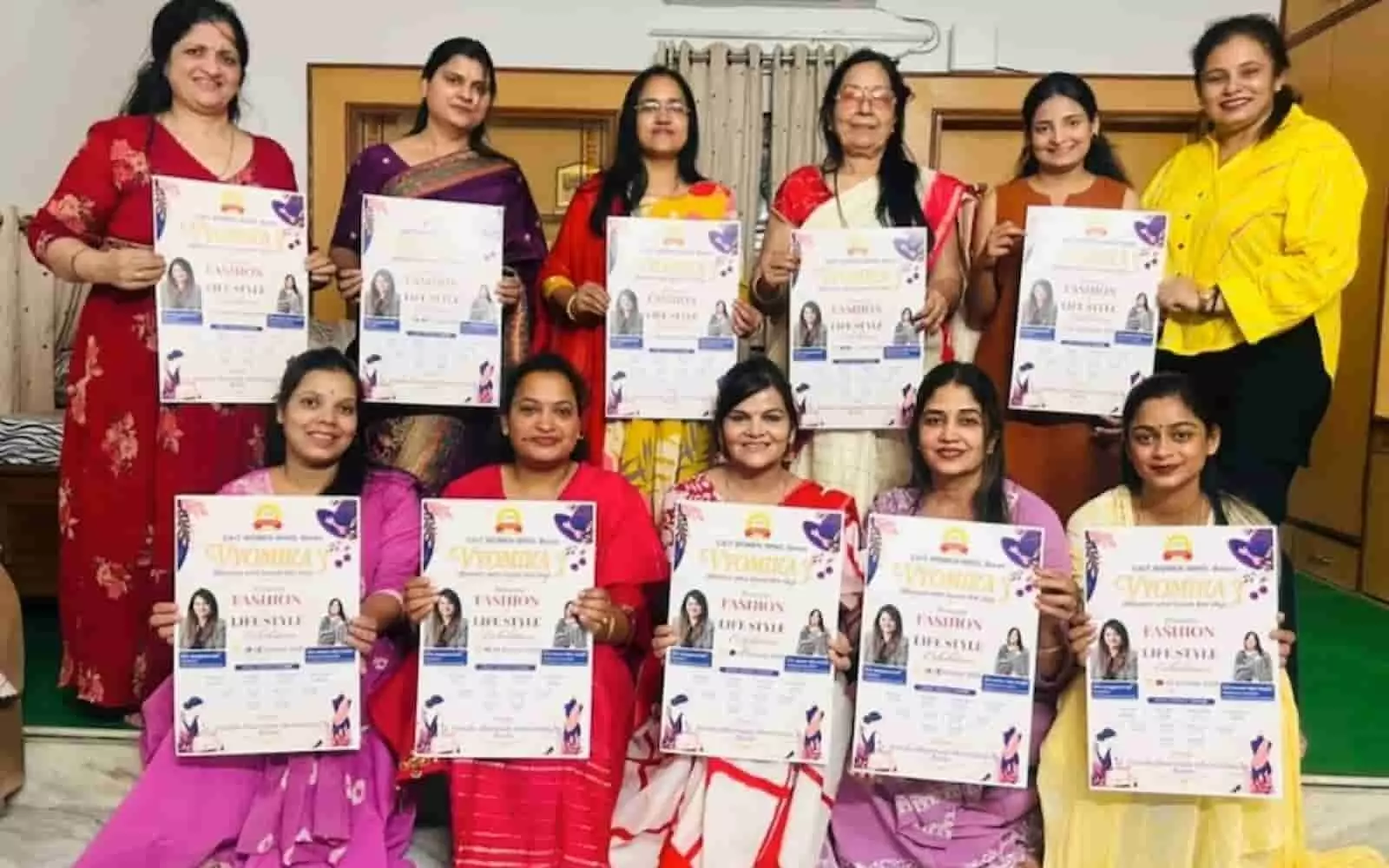 तस्वीर में बारां में व्योमिका-3 प्रदर्शनी के पोस्टर के साथ कैट वुमेन विंग की सदस्य नजर आ रही हैं. तस्वीर में बारां में व्योमिका-3 प्रदर्शनी के पोस्टर के साथ कैट वुमेन विंग की सदस्य नजर आ रही हैं.