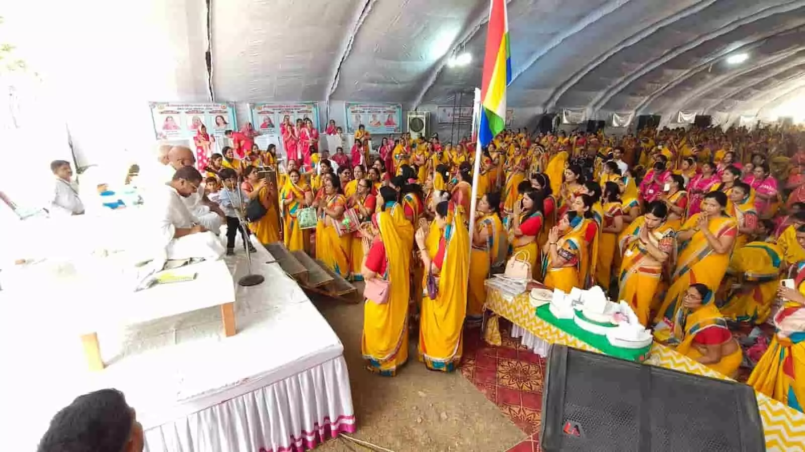 खेरोदा में आयोजित 30वें मेवाड़ महिला अधिवेशन में बड़ी संख्या में उपस्थित महिलाएँ। खेरोदा में आयोजित 30वें मेवाड़ महिला अधिवेशन में बड़ी संख्या में उपस्थित महिलाएँ।