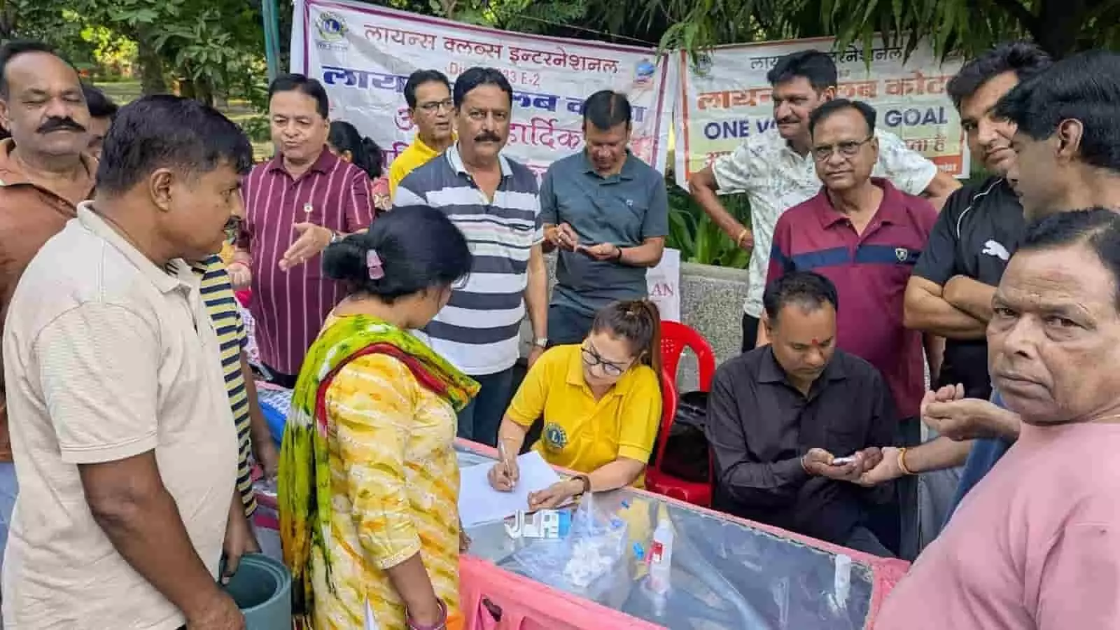 छत्र विलास गार्डन में लायंस क्लब कोटा द्वारा आयोजित निःशुल्क जांच शिविर में लोगों के ब्लड शुगर और रक्तचाप की स्वास्थ्य जांच की गई। छत्र विलास गार्डन में लायंस क्लब कोटा द्वारा आयोजित निःशुल्क जांच शिविर में लोगों के ब्लड शुगर और रक्तचाप की स्वास्थ्य जांच की गई।
