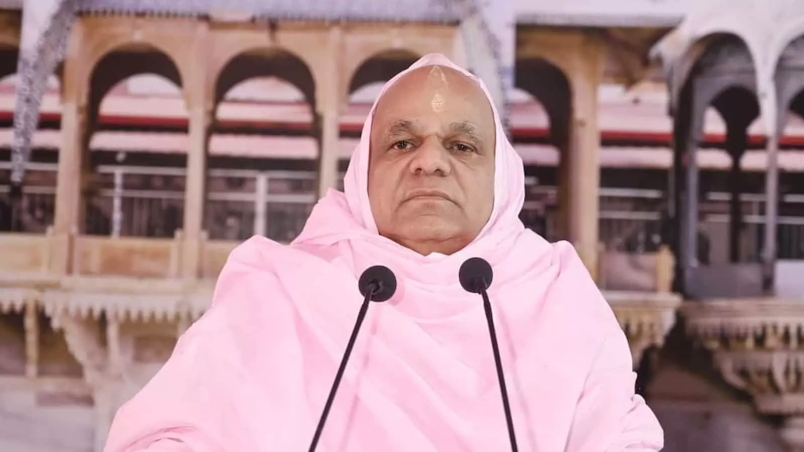 तस्वीर में अंतरराष्ट्रीय रामस्नेही संप्रदाय के पीठाधीश्वर आचार्य स्वामी श्रीरामदयालजी महाराज भीलवाड़ा में सत्संग देते हुए दिख रहे हैं. JPG तस्वीर में अंतरराष्ट्रीय रामस्नेही संप्रदाय के पीठाधीश्वर आचार्य स्वामी श्रीरामदयालजी महाराज भीलवाड़ा में सत्संग देते हुए दिख रहे हैं. JPG