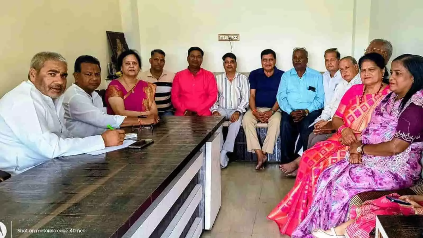 तस्वीर में जिला यूनेस्को एसोसिएशन भीलवाड़ा की बैठक में टेबल के पास बैठे सदस्य दिख रहे हैं। तस्वीर में जिला यूनेस्को एसोसिएशन भीलवाड़ा की बैठक में टेबल के पास बैठे सदस्य दिख रहे हैं।