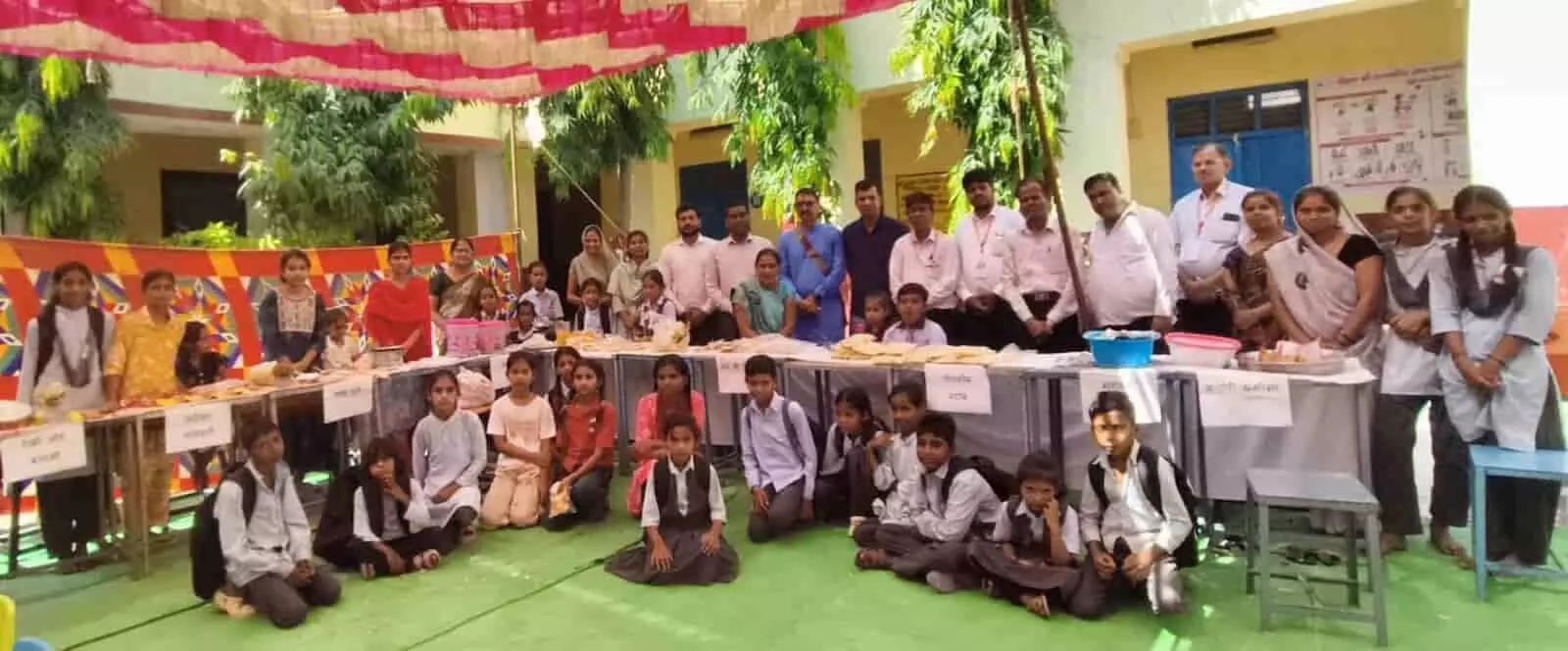 तस्वीर में बोहेड़ा के पीएम श्री विद्यालय परिसर में बाल मेले के दौरान स्टॉल के पास खड़े बच्चे, शिक्षक और ग्रामीण दिख रहे हैं। तस्वीर में बोहेड़ा के पीएम श्री विद्यालय परिसर में बाल मेले के दौरान स्टॉल के पास खड़े बच्चे, शिक्षक और ग्रामीण दिख रहे हैं।