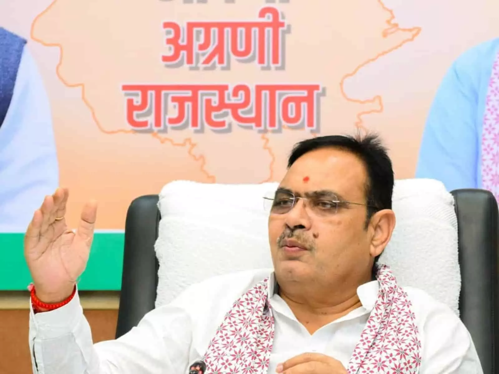 तस्वीर में राजस्थान के मुख्यमंत्री भजनलाल शर्मा एक कार्यक्रम के दौरान संबोधन देते दिख रहे हैं। तस्वीर में राजस्थान के मुख्यमंत्री भजनलाल शर्मा एक कार्यक्रम के दौरान संबोधन देते दिख रहे हैं।