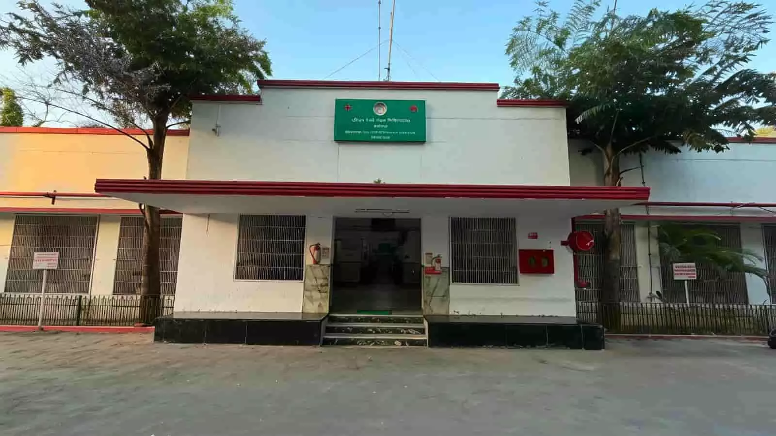 तस्वीर में वडोदरा मंडल चिकित्सालय की इमारत दिखाई दे रही है जिसे NABH प्रमाणन मिला है. तस्वीर में वडोदरा मंडल चिकित्सालय की इमारत दिखाई दे रही है जिसे NABH प्रमाणन मिला है.