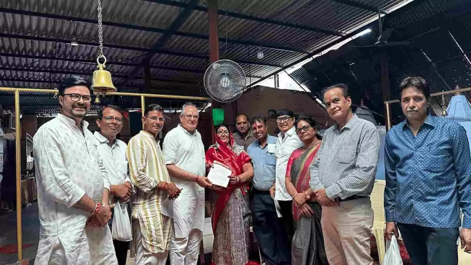 तस्वीर में मुंबई में श्री विश्वकर्मा मंदिर भूमिपूजन समारोह के अवसर पर उपस्थित जांगिड़ समाज के लोग। तस्वीर में मुंबई में श्री विश्वकर्मा मंदिर भूमिपूजन समारोह के अवसर पर उपस्थित जांगिड़ समाज के लोग।