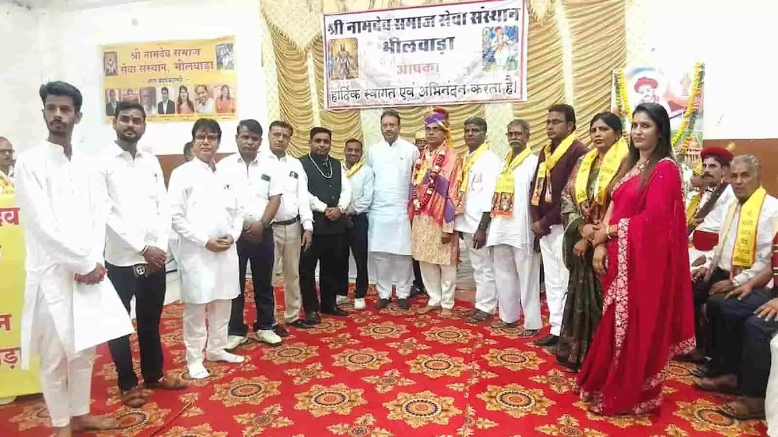 तस्वीर में भीलवाड़ा के नामदेव भवन में शपथ ग्रहण समारोह के दौरान मंच पर उपस्थित अतिथि और पदाधिकारी। तस्वीर में भीलवाड़ा के नामदेव भवन में शपथ ग्रहण समारोह के दौरान मंच पर उपस्थित अतिथि और पदाधिकारी।