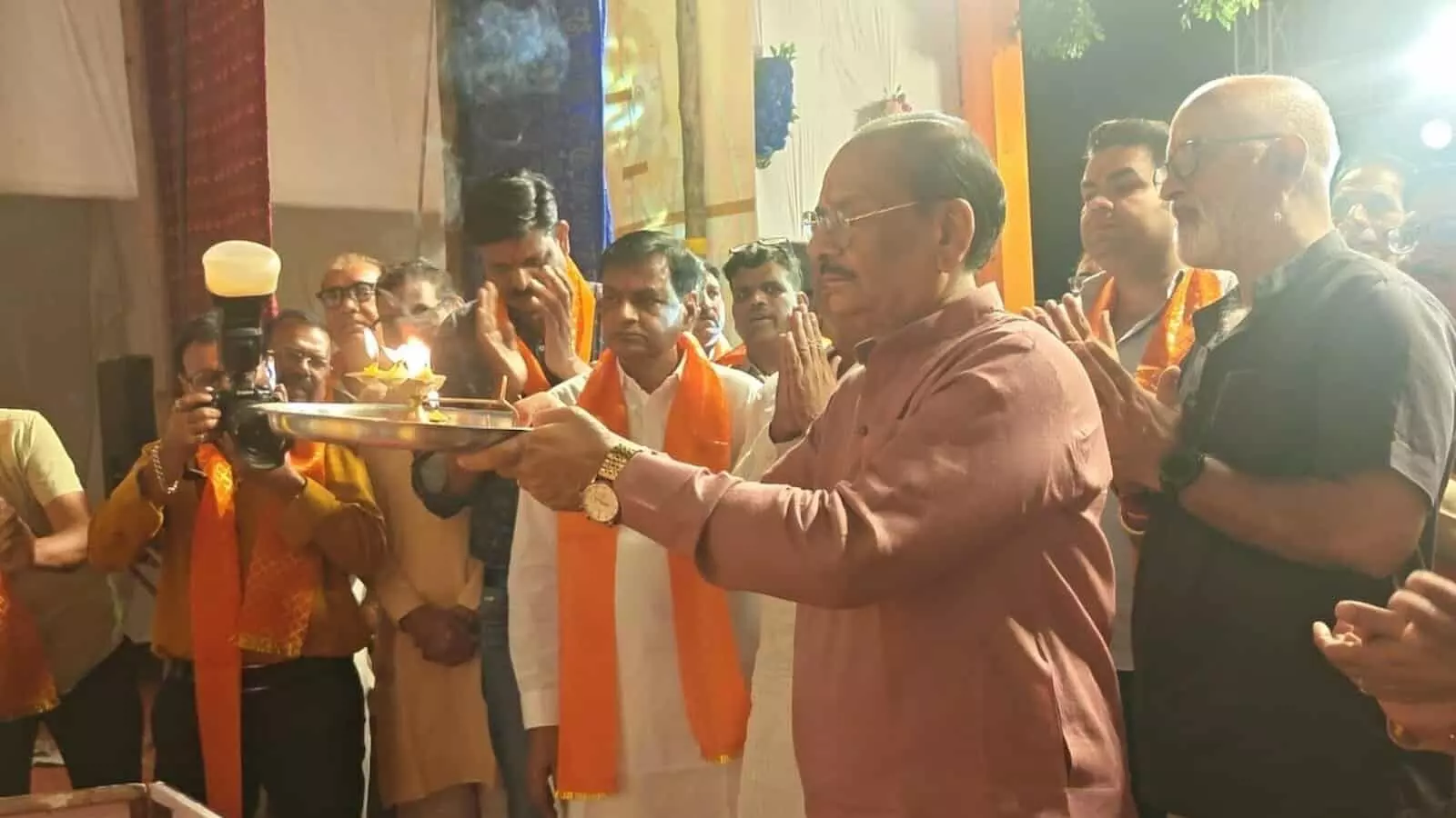 तस्वीर में कोटा में श्री महर्षि गौतम रामलीला पार्क में दीप प्रज्वलन करते मुख्य अतिथि राजेश कृष्ण बिरला व अन्य। तस्वीर में कोटा में श्री महर्षि गौतम रामलीला पार्क में दीप प्रज्वलन करते मुख्य अतिथि राजेश कृष्ण बिरला व अन्य।