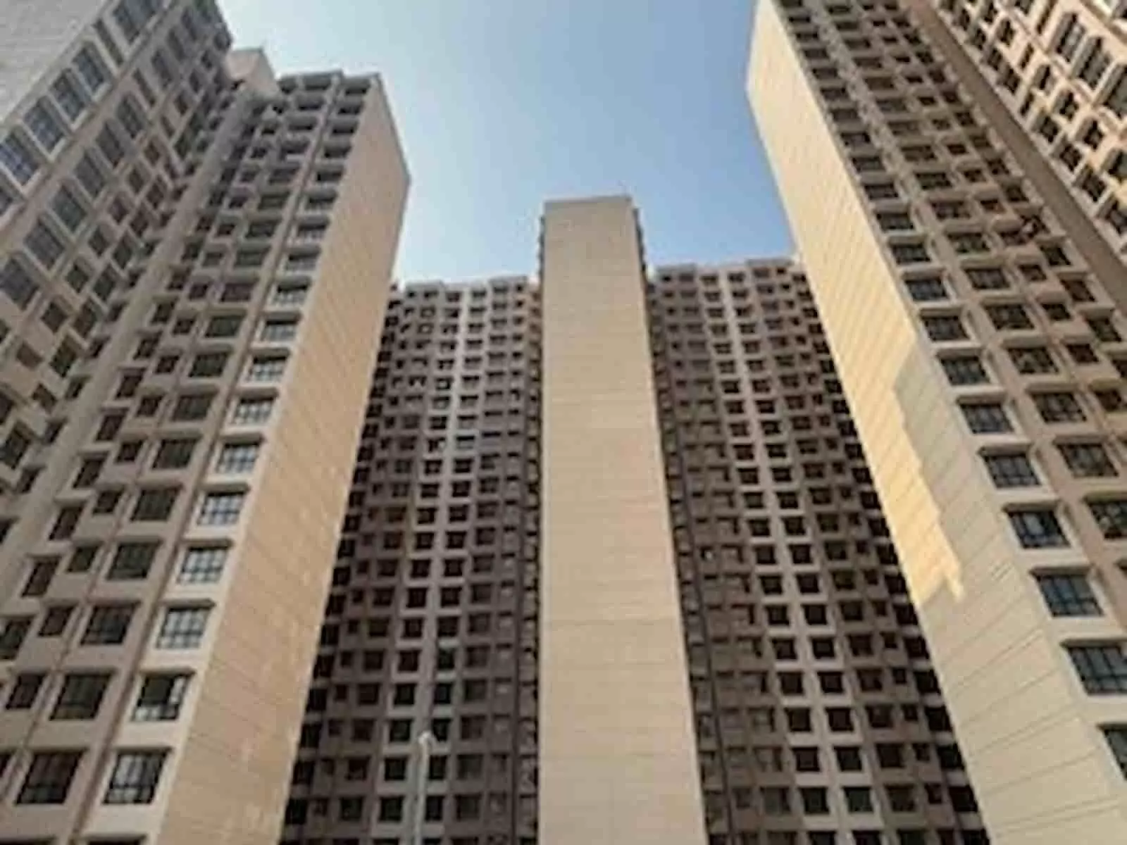 तस्वीर में दिख रही मुंबई के नायगांव स्थित BDD चॉल पुनर्विकास परियोजना की नई बहुमंजिला इमारतें। तस्वीर में दिख रही मुंबई के नायगांव स्थित BDD चॉल पुनर्विकास परियोजना की नई बहुमंजिला इमारतें।